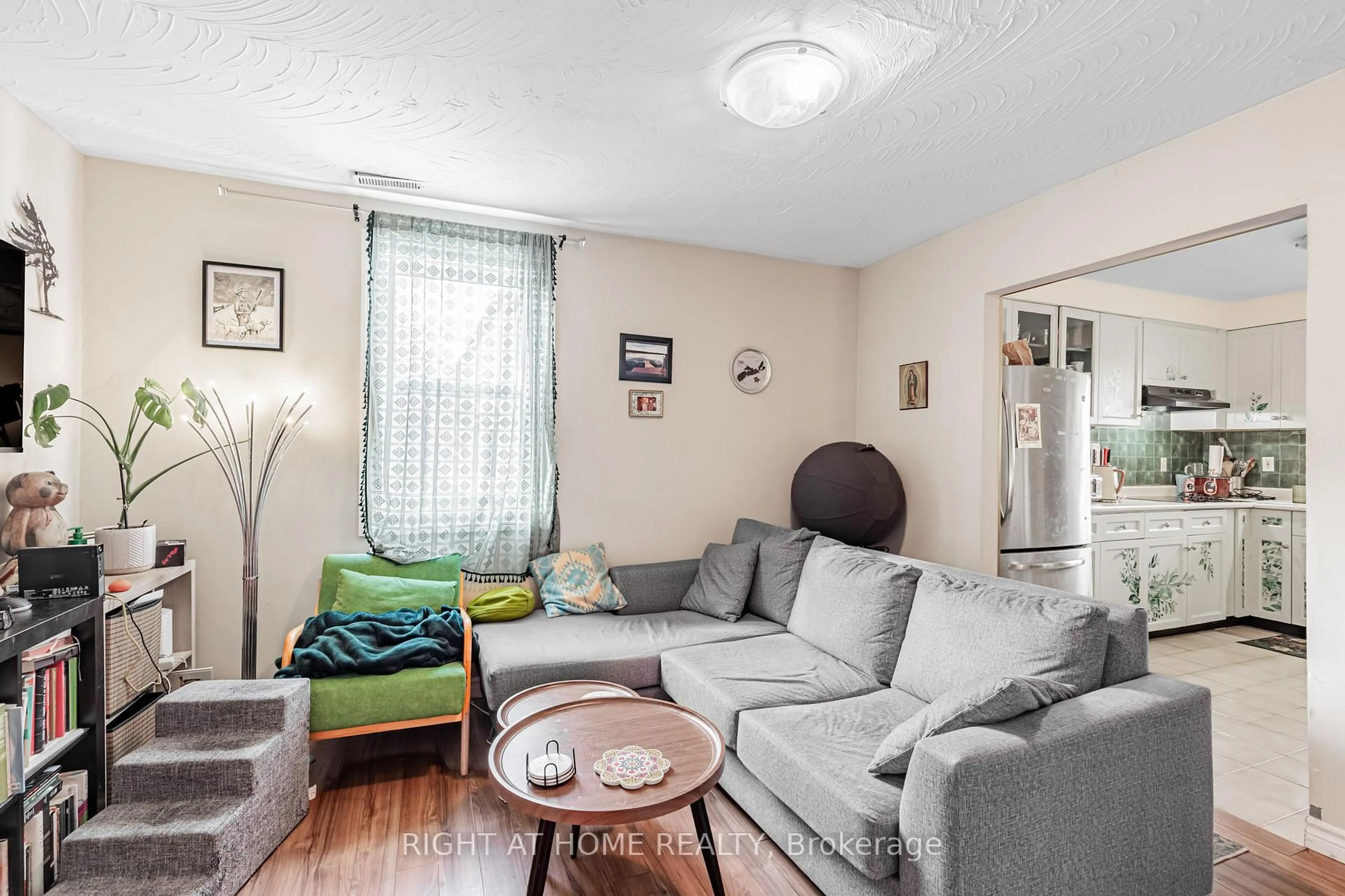 Living room with furniture, unknown for 333 Bain Ave, Toronto Ontario M4J 1B9
