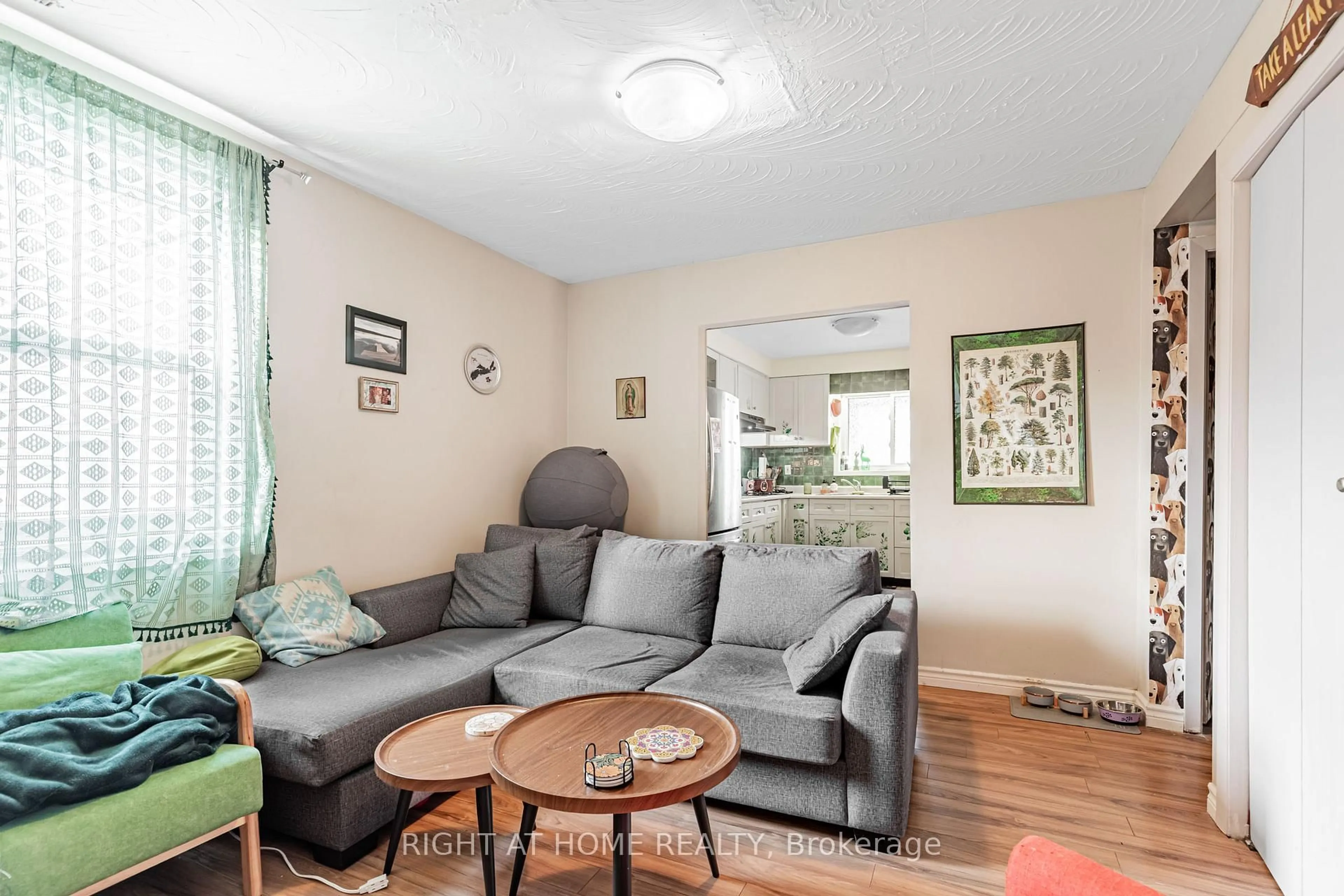 Living room with furniture, unknown for 333 Bain Ave, Toronto Ontario M4J 1B9