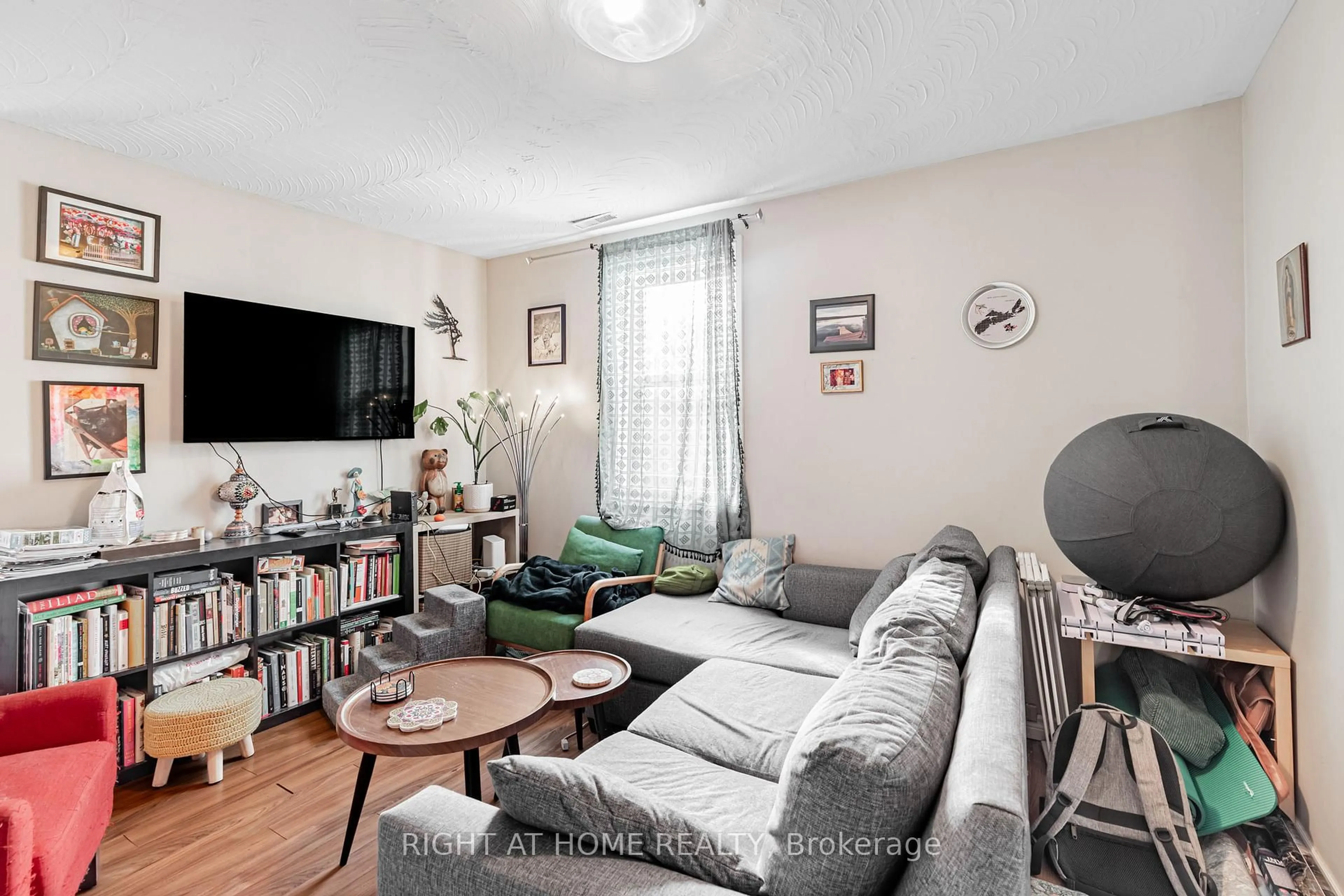 Living room with furniture, unknown for 333 Bain Ave, Toronto Ontario M4J 1B9