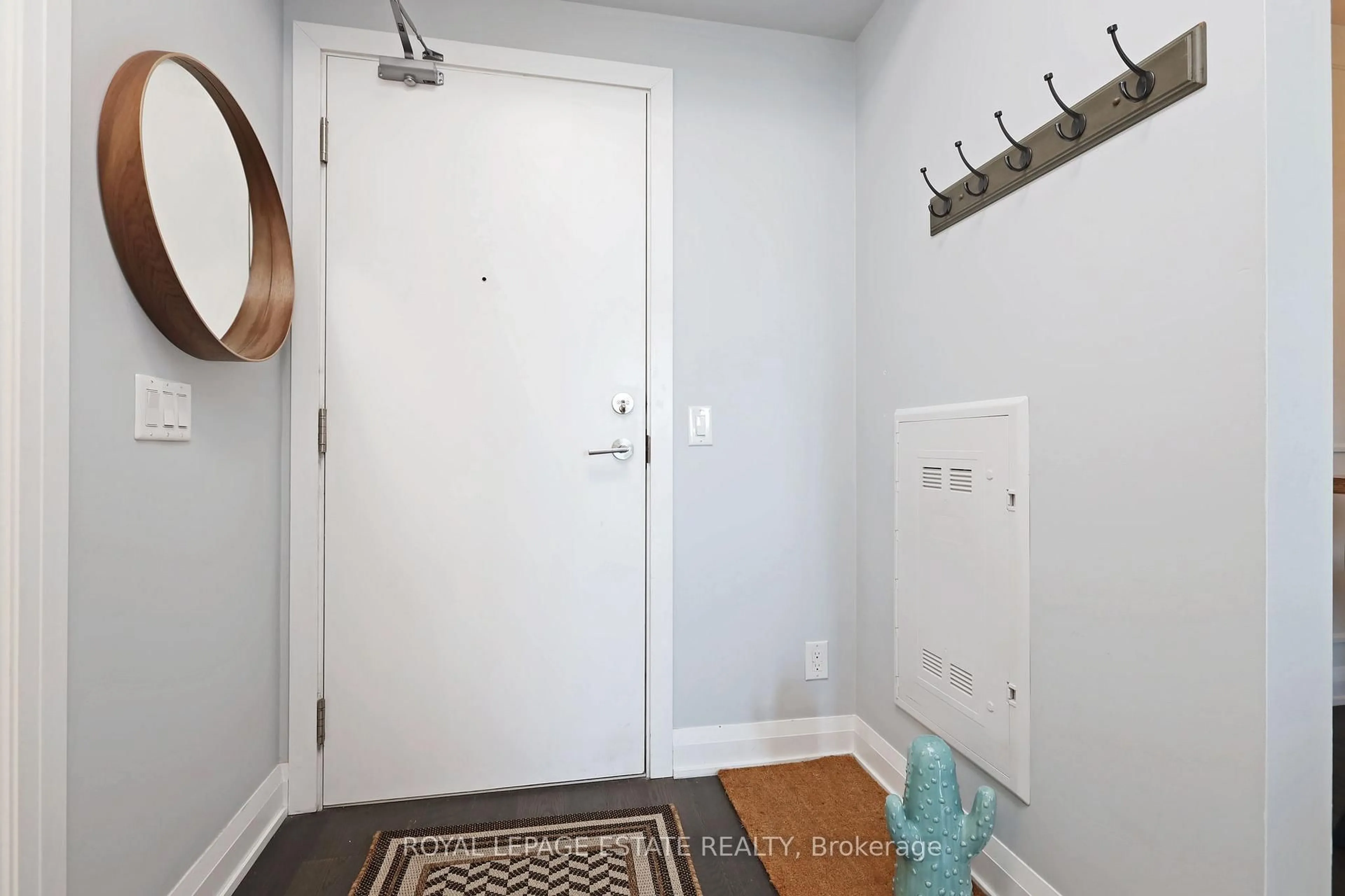Indoor entryway for 3655 Kingston Rd #601, Toronto Ontario M1M 0E2
