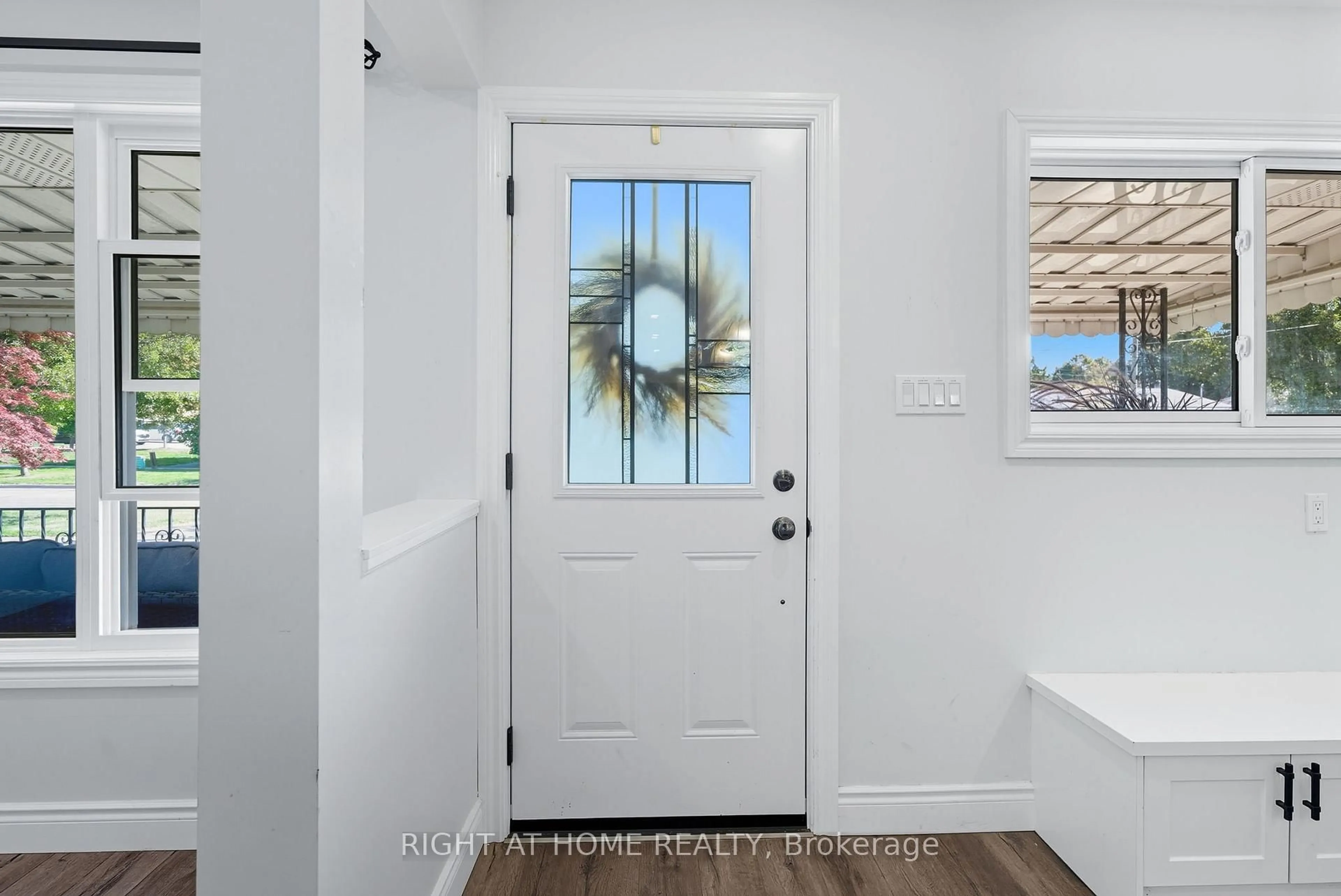 Indoor entryway for 340 Grandview St, Oshawa Ontario L1H 7C7