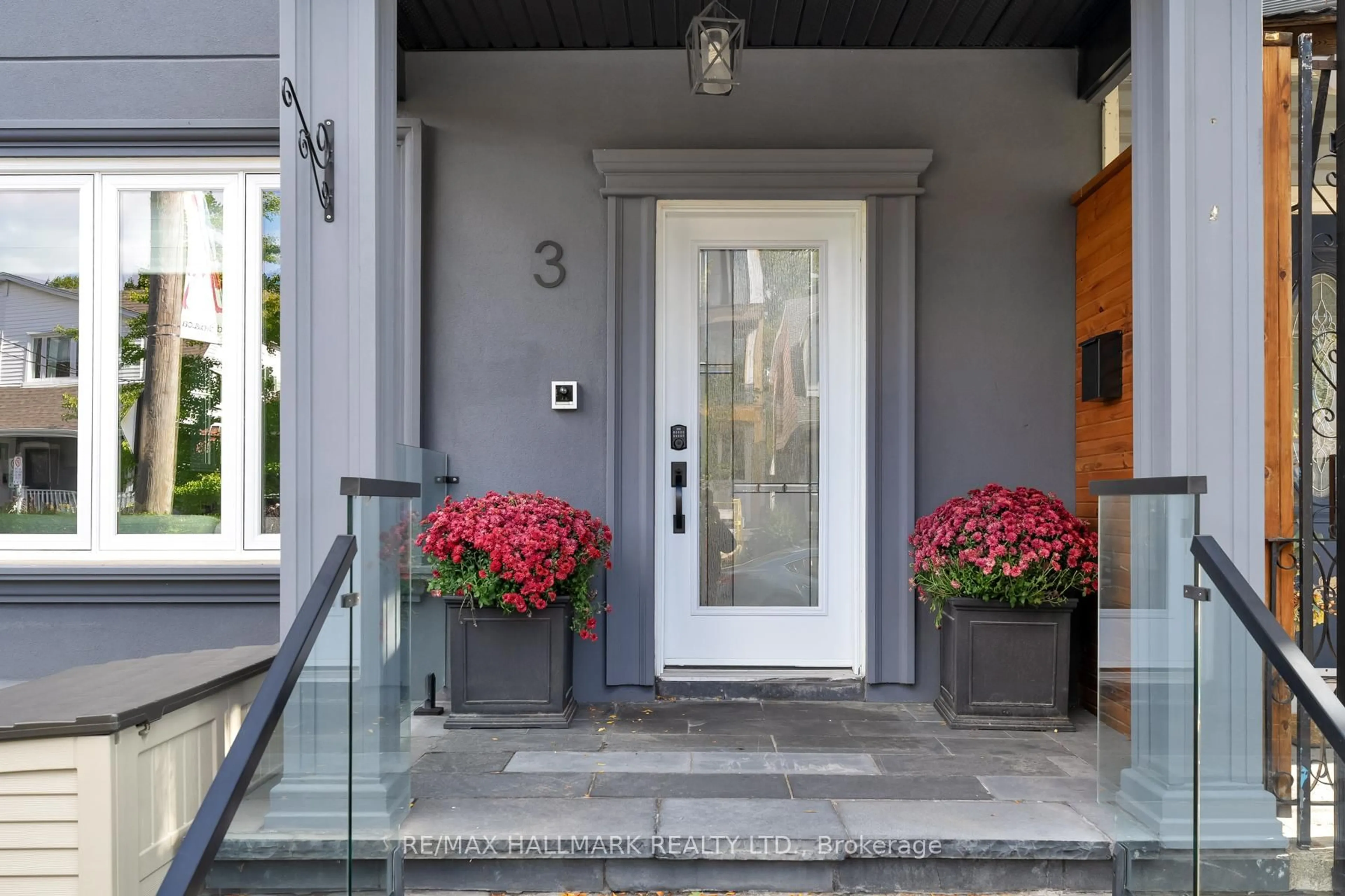 Indoor entryway for 3 Thyra Ave, Toronto Ontario M4C 5G4