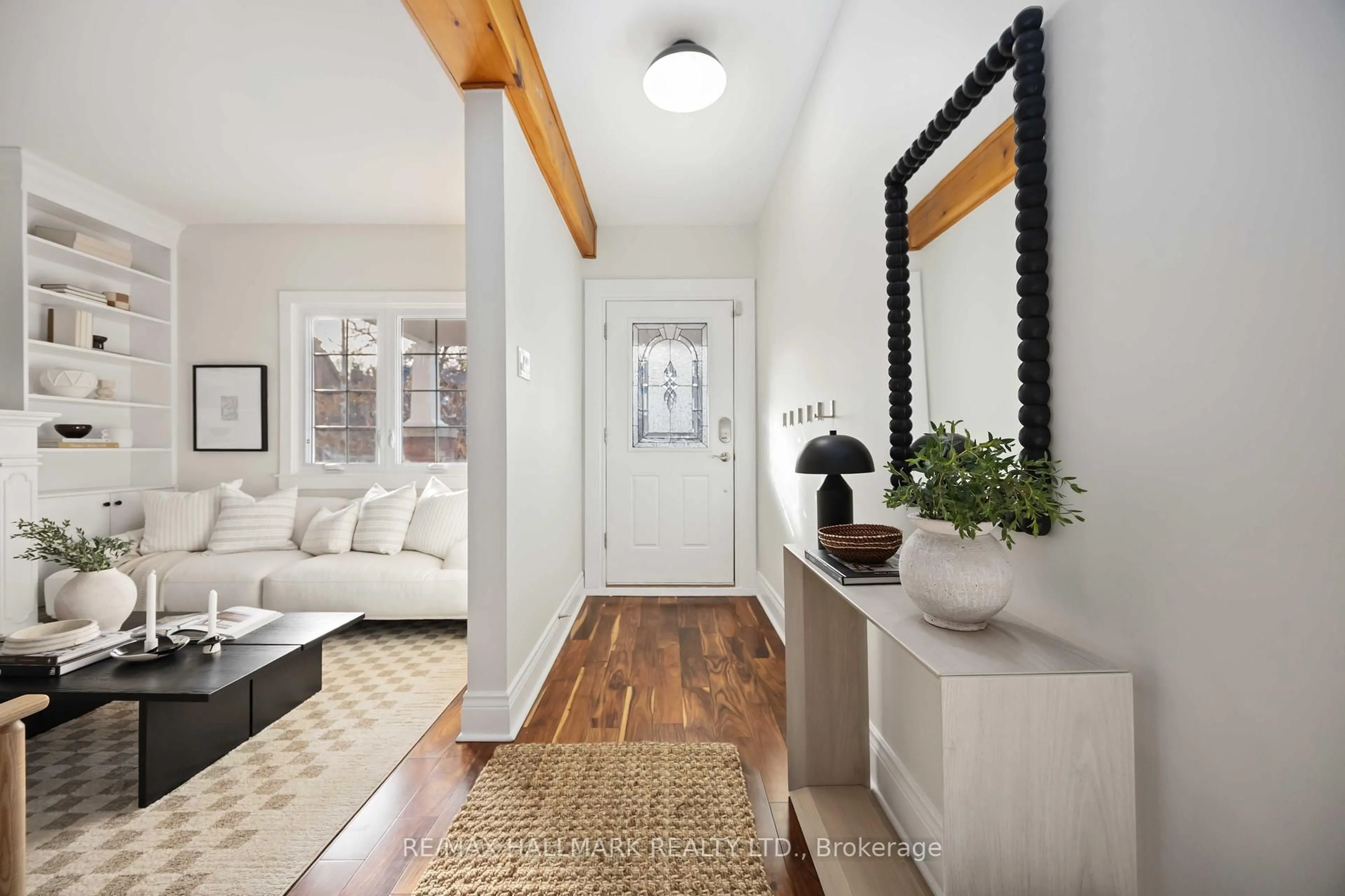 Indoor entryway for 133 Glenmore Rd, Toronto Ontario M4L 3M2