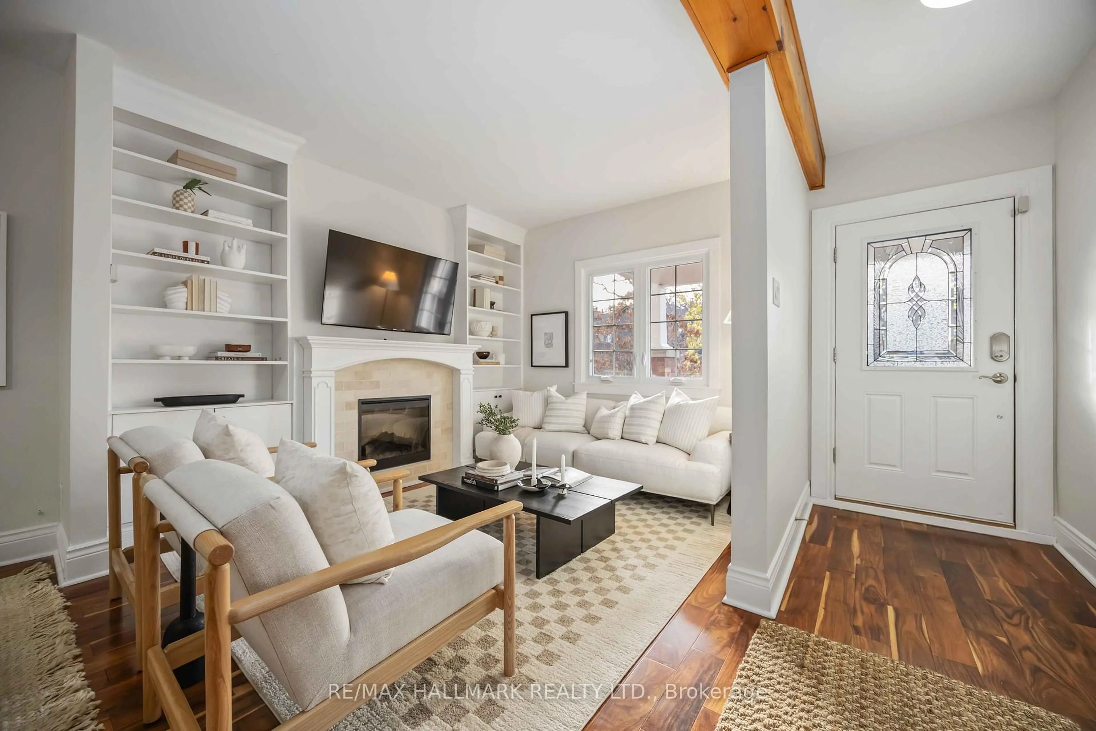 Living room with furniture, unknown for 133 Glenmore Rd, Toronto Ontario M4L 3M2