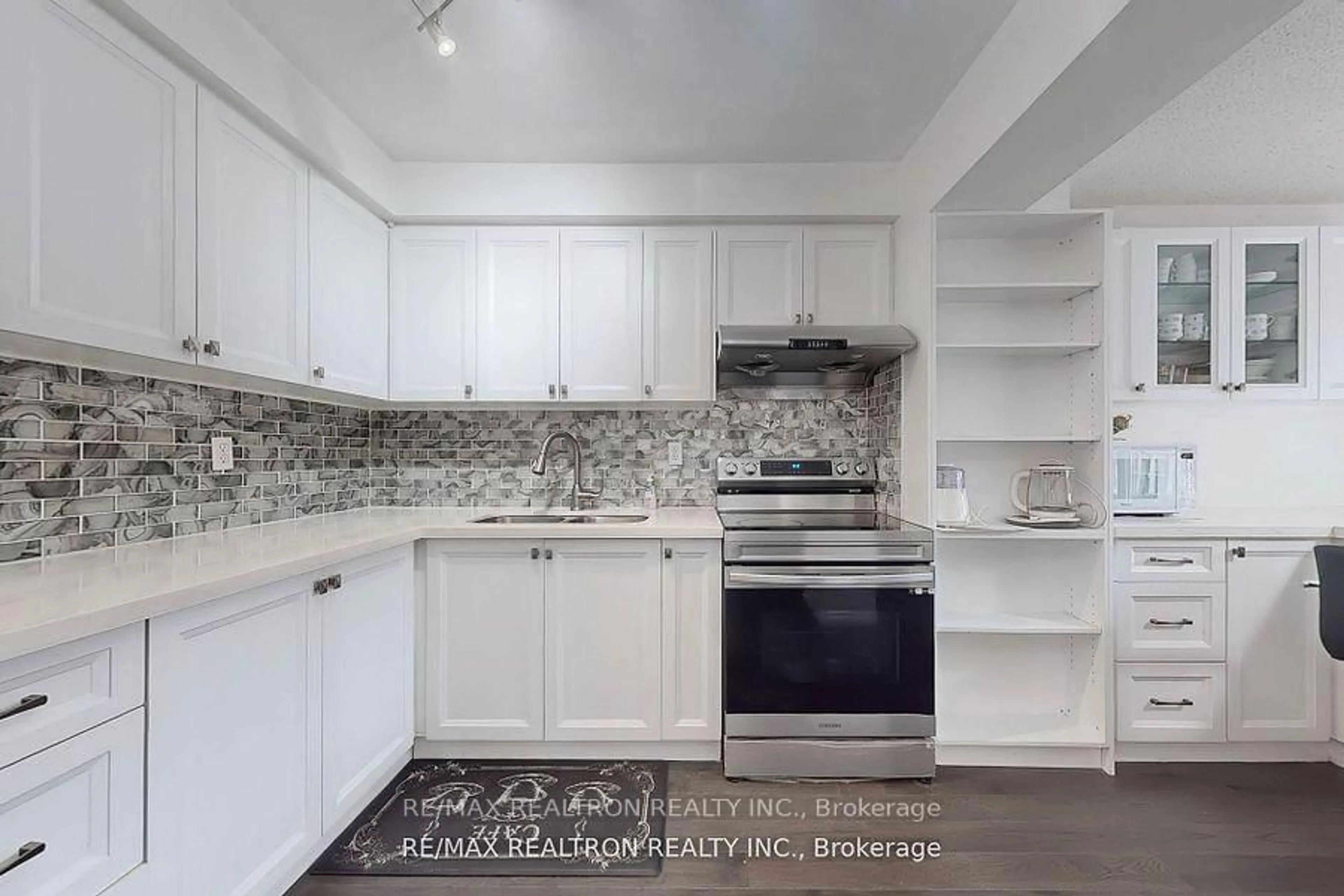 Open concept kitchen, ceramic/tile floor for 1121 Sandhurst Circ #20, Toronto Ontario M1V 1V4