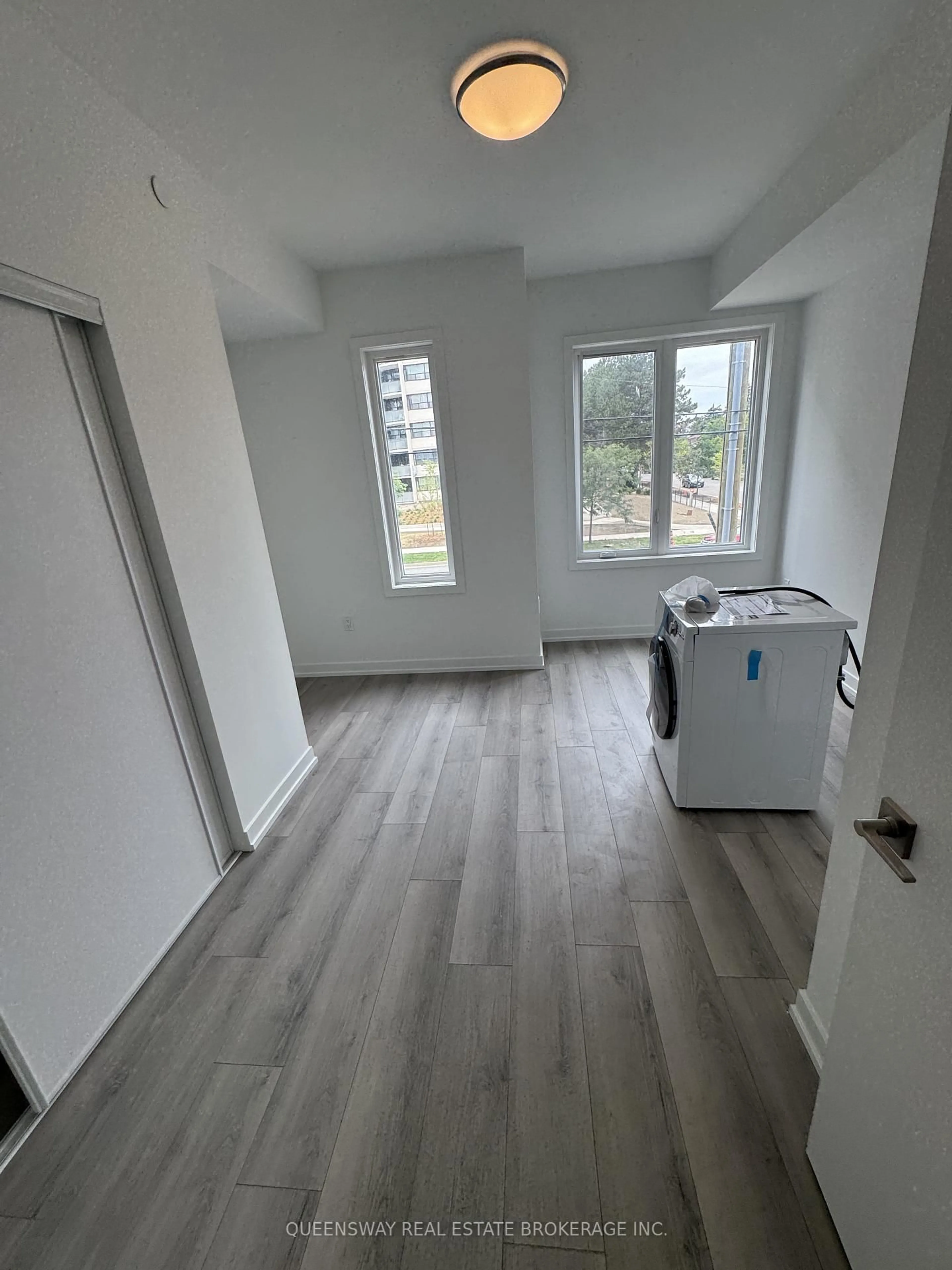 A pic of a room for 3079 pharmacy Ave, Toronto Ontario M1T 1H8