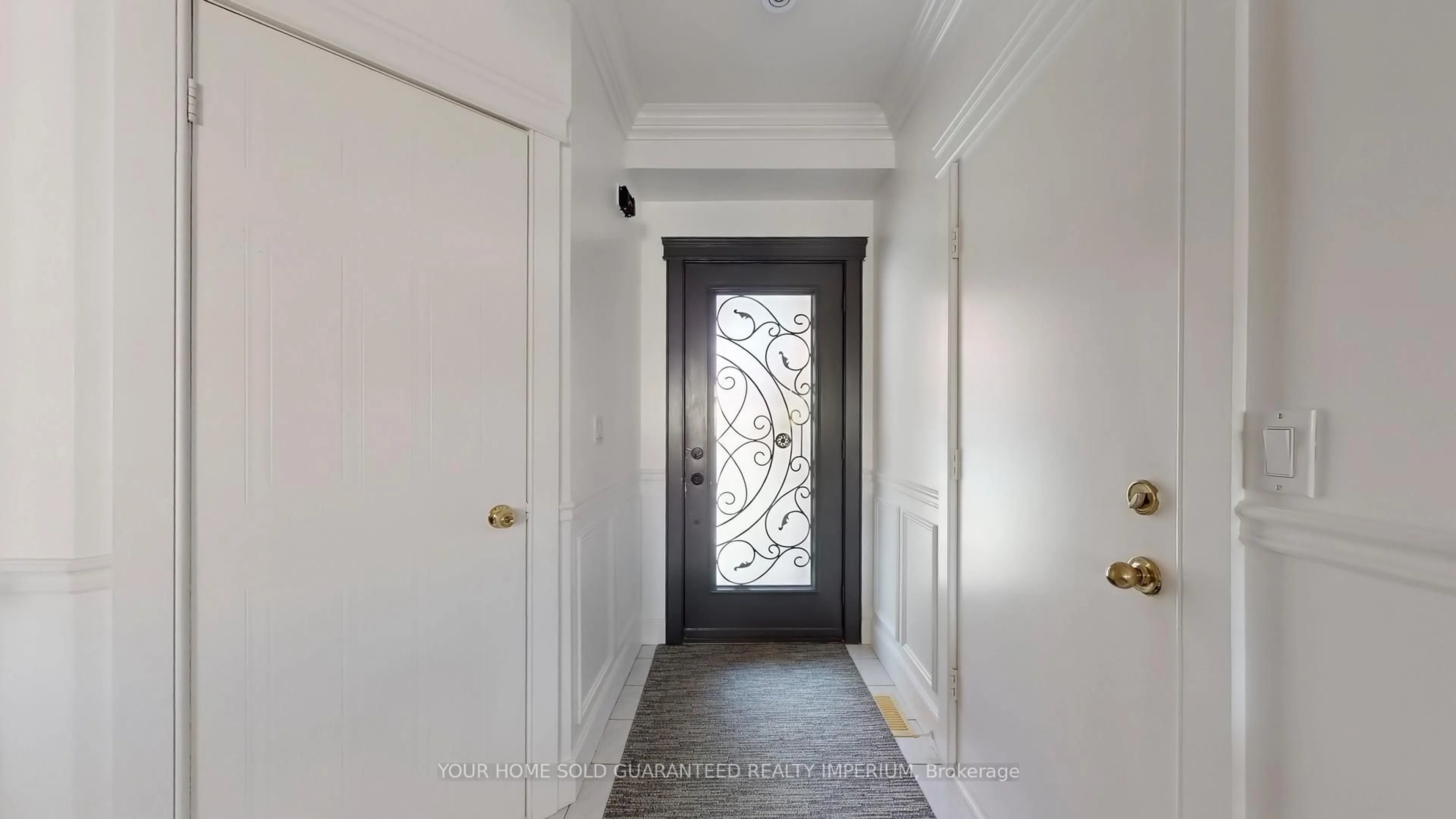 Indoor entryway for 124 Thicket Cres, Pickering Ontario L1V 6S6