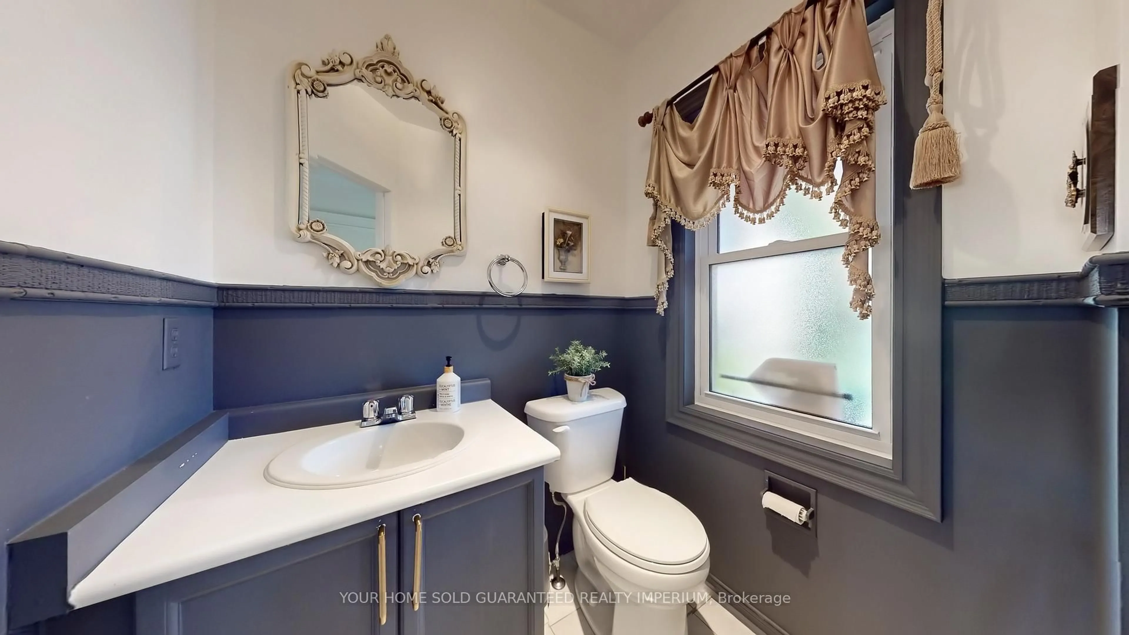 Standard bathroom, ceramic/tile floor for 124 Thicket Cres, Pickering Ontario L1V 6S6