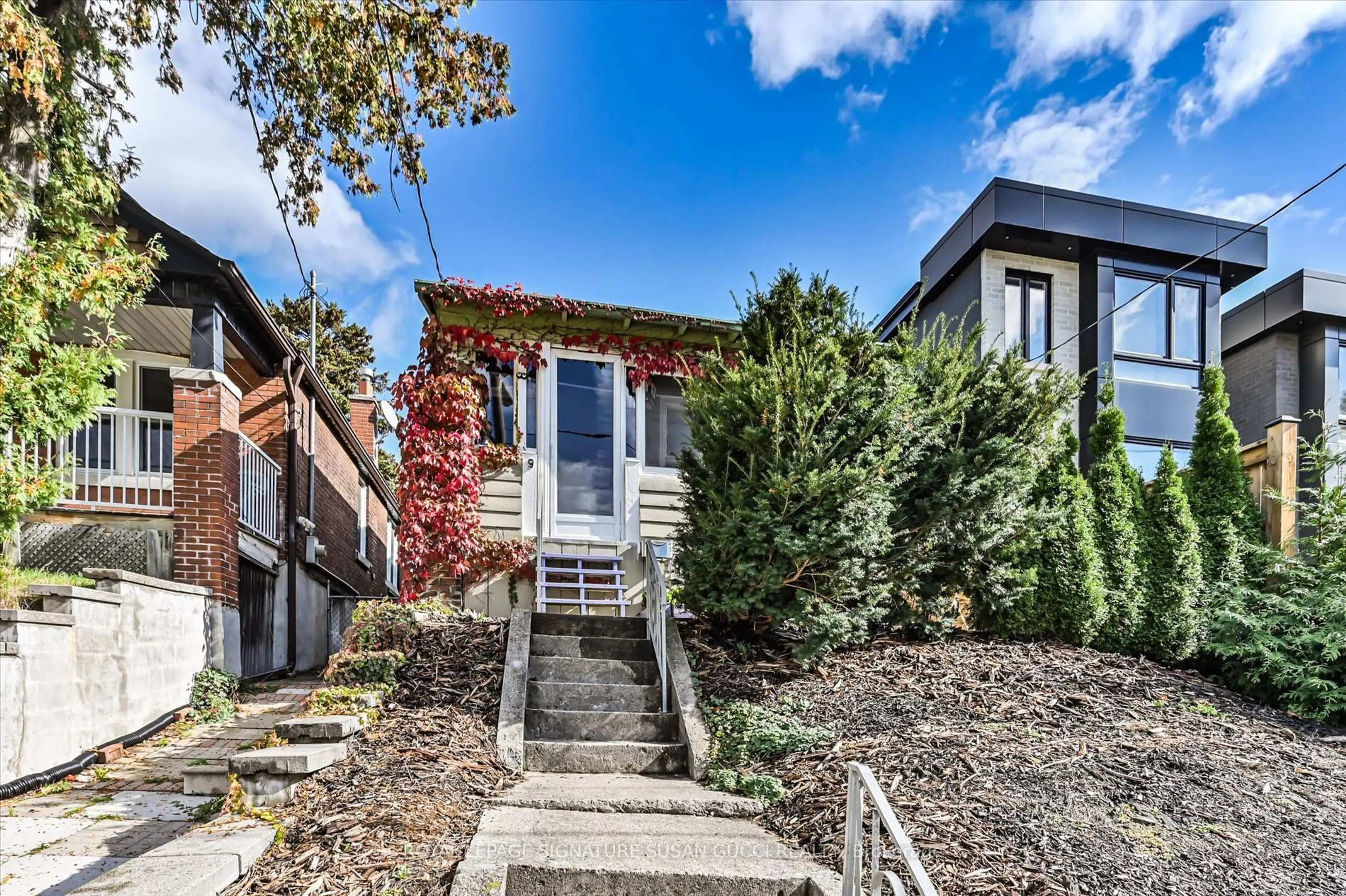 Unknown for 9 Everett Cres, Toronto Ontario M4C 4P3