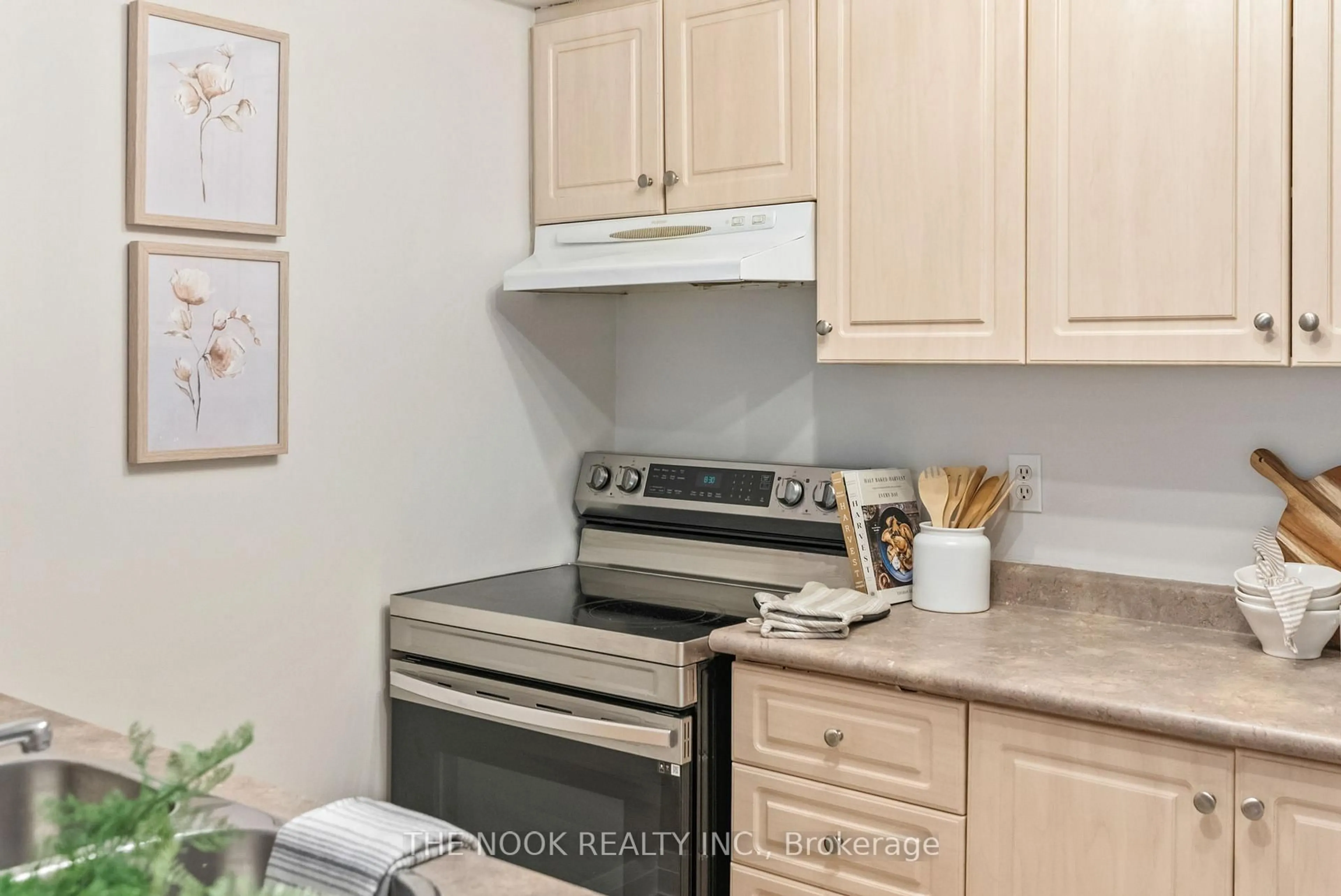 Standard kitchen, unknown for 98 Aspen Springs Dr #310, Clarington Ontario L1C 5N5