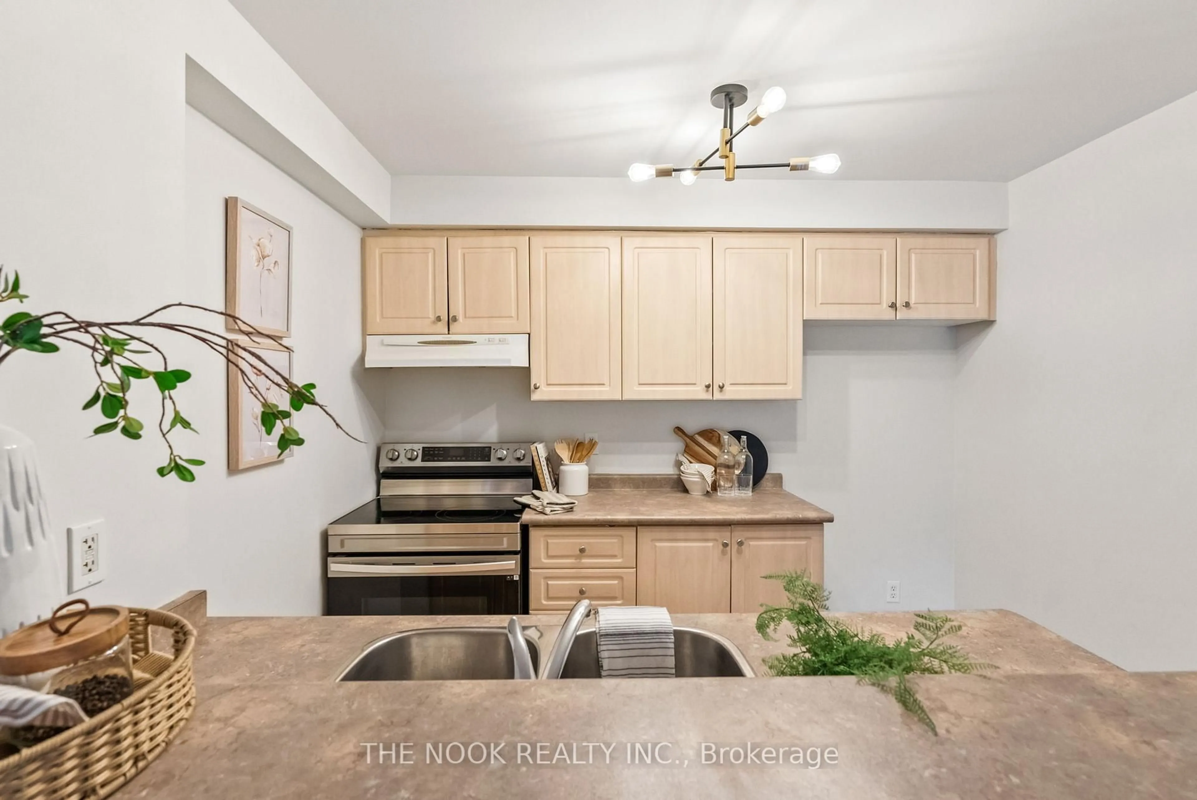 Standard kitchen, unknown for 98 Aspen Springs Dr #310, Clarington Ontario L1C 5N5