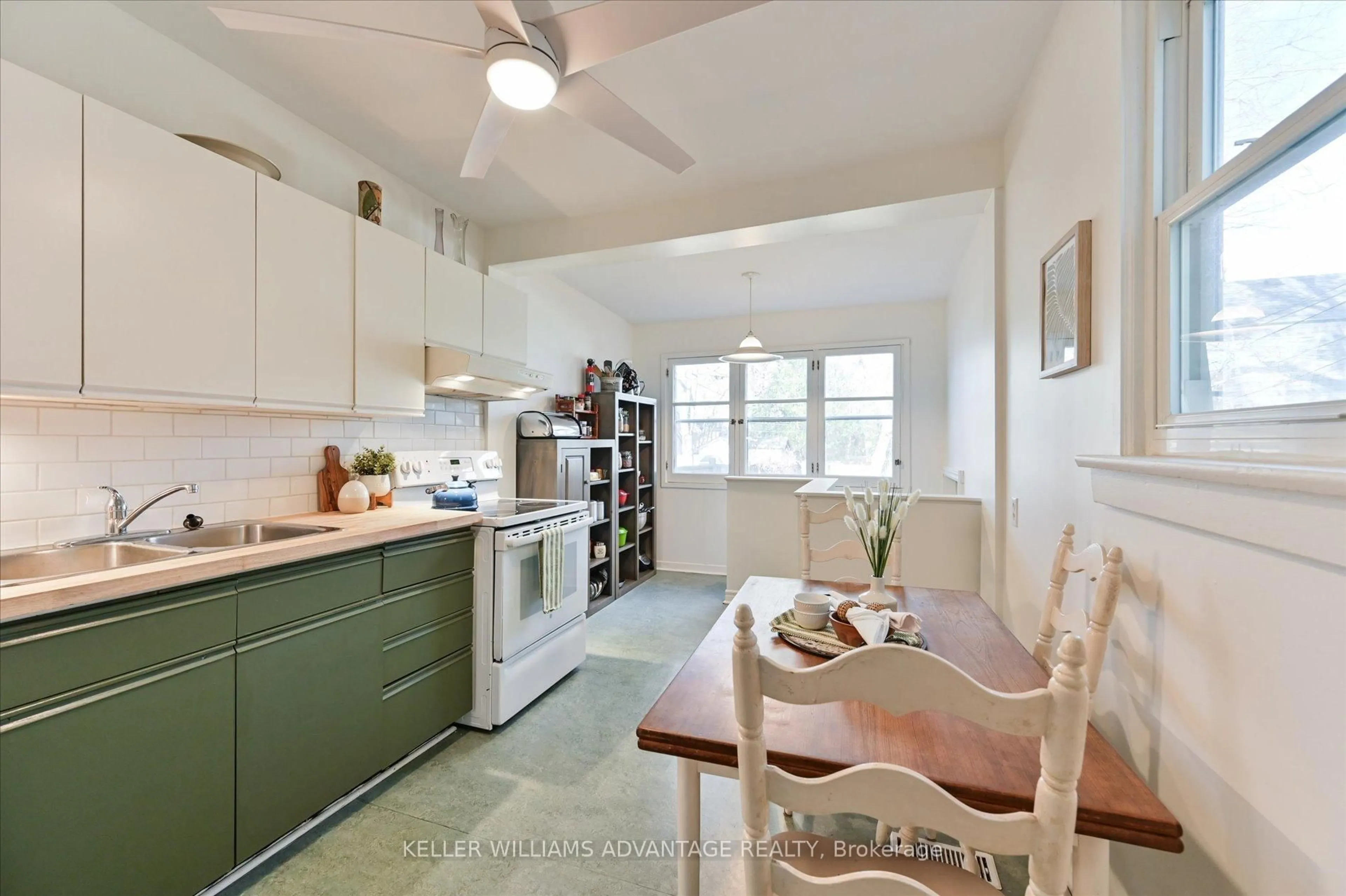 Standard kitchen, unknown for 152 Oakcrest Ave, Toronto Ontario M4C 1C1