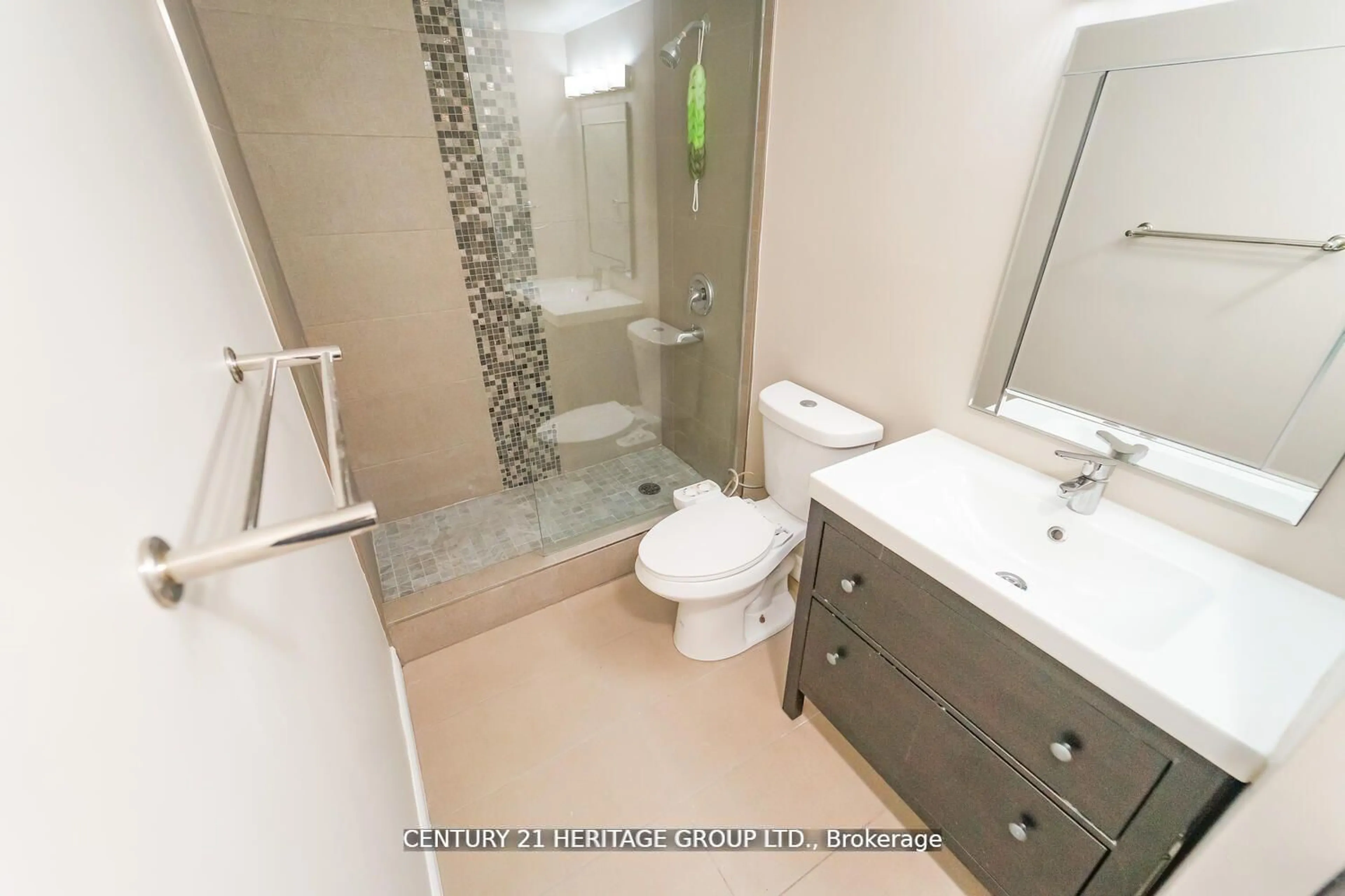 Standard bathroom, ceramic/tile floor for 3050 Ellesmere Rd #311, Toronto Ontario M1E 5E6