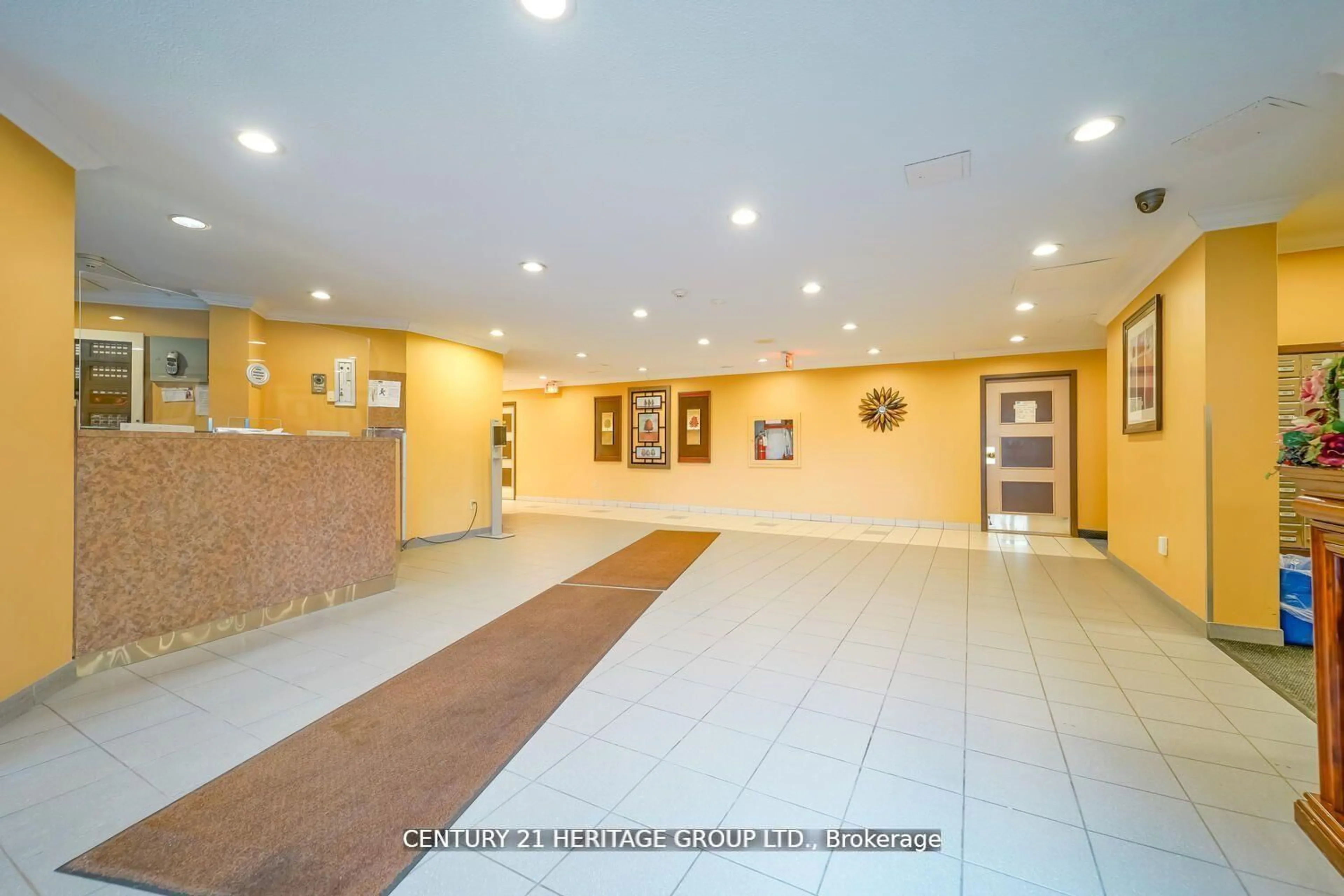 Indoor foyer for 3050 Ellesmere Rd #311, Toronto Ontario M1E 5E6