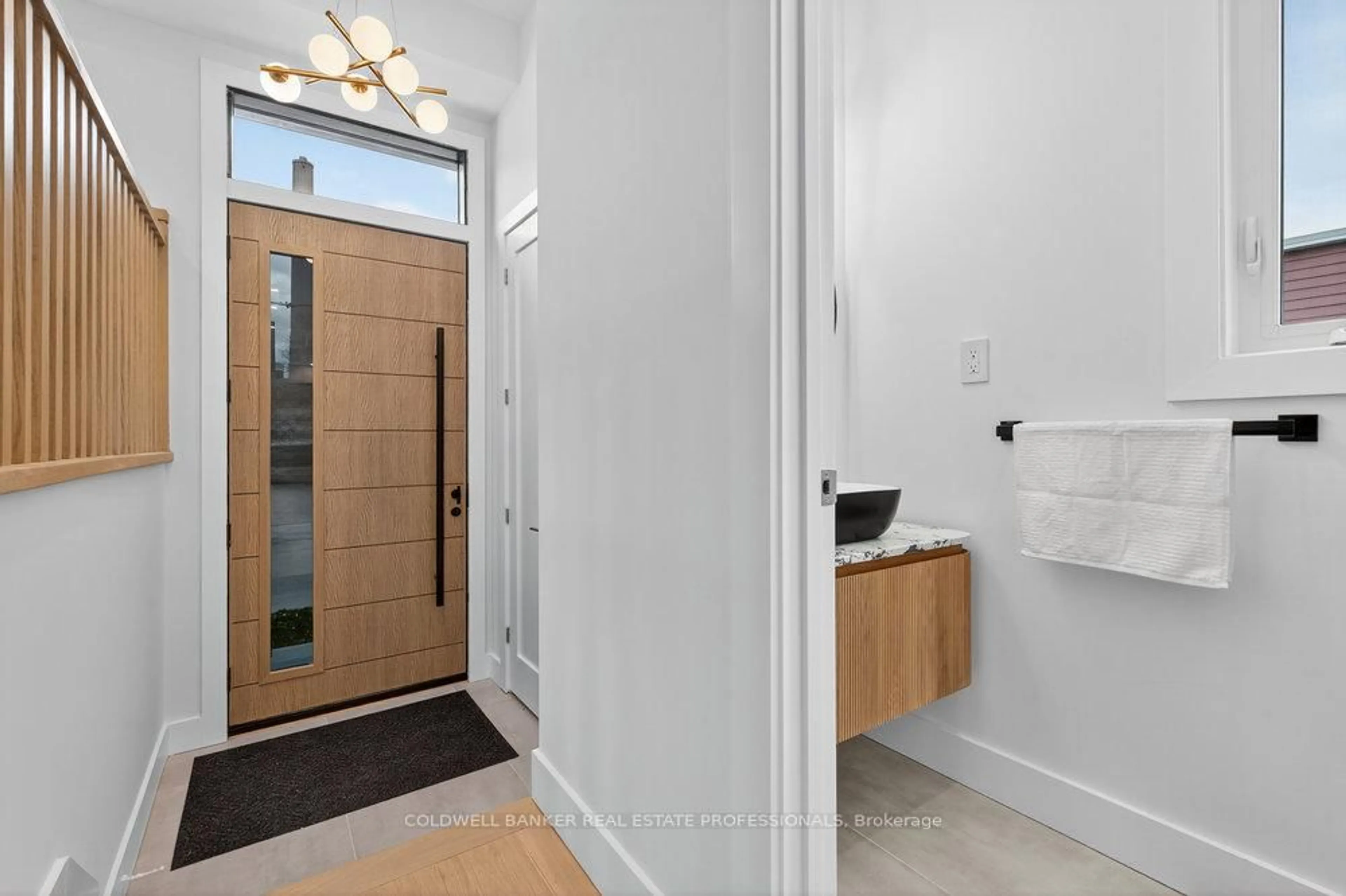Indoor entryway for 223 Queensdale Ave, Toronto Ontario M4C 2B1