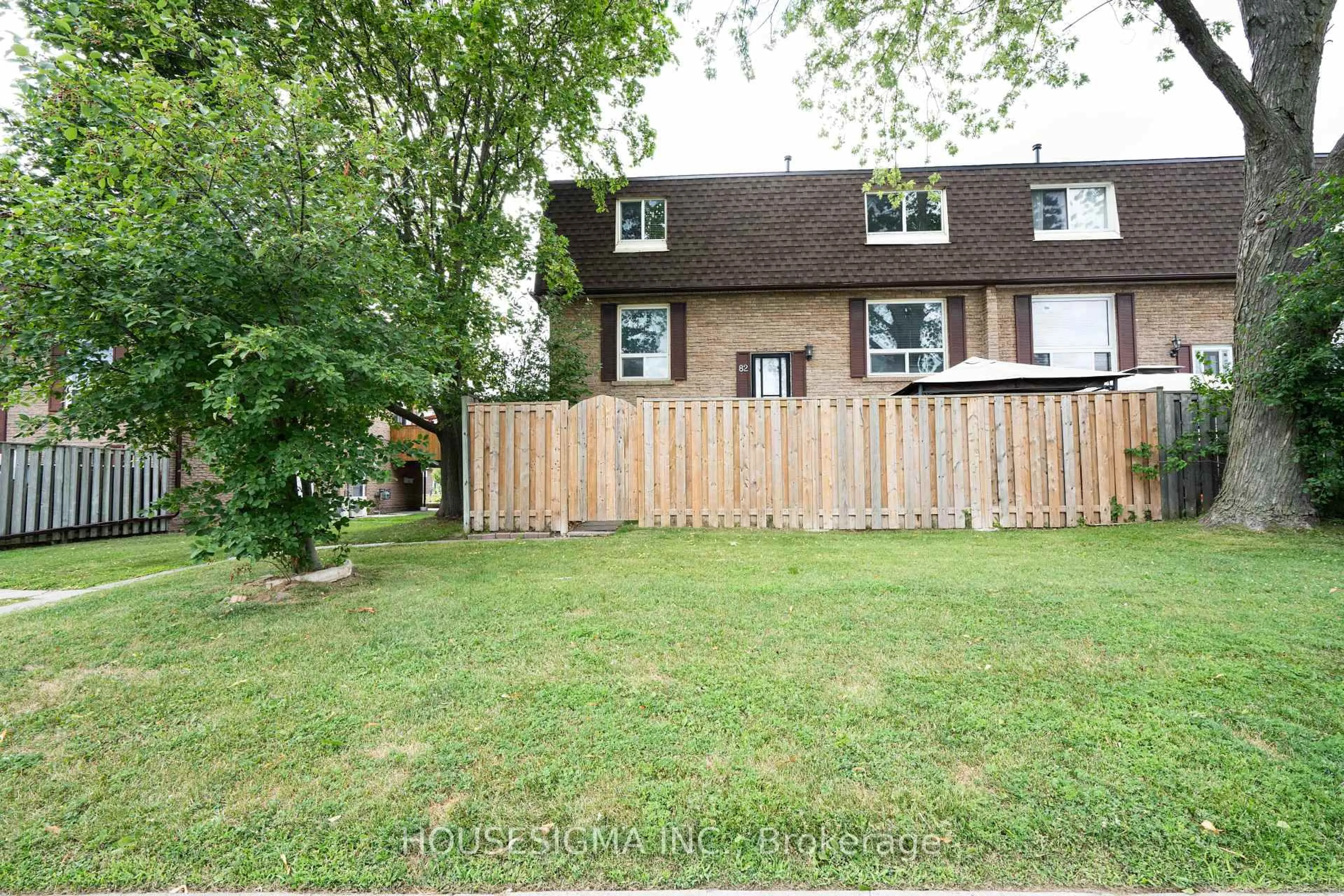 A pic from outside/outdoor area/front of a property/back of a property/a pic from drone, street for 321 Blackthorn St #82, Oshawa Ontario L1K 1L3