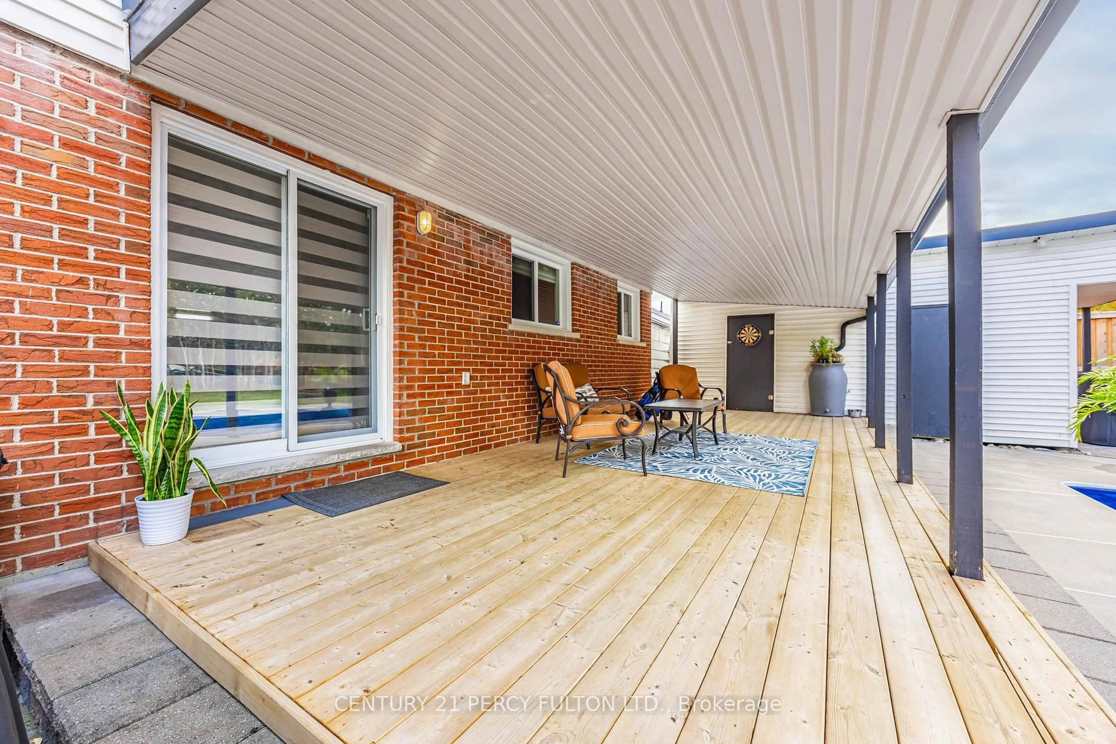 Patio, street for 904 Somerville St, Oshawa Ontario L1G 4J7