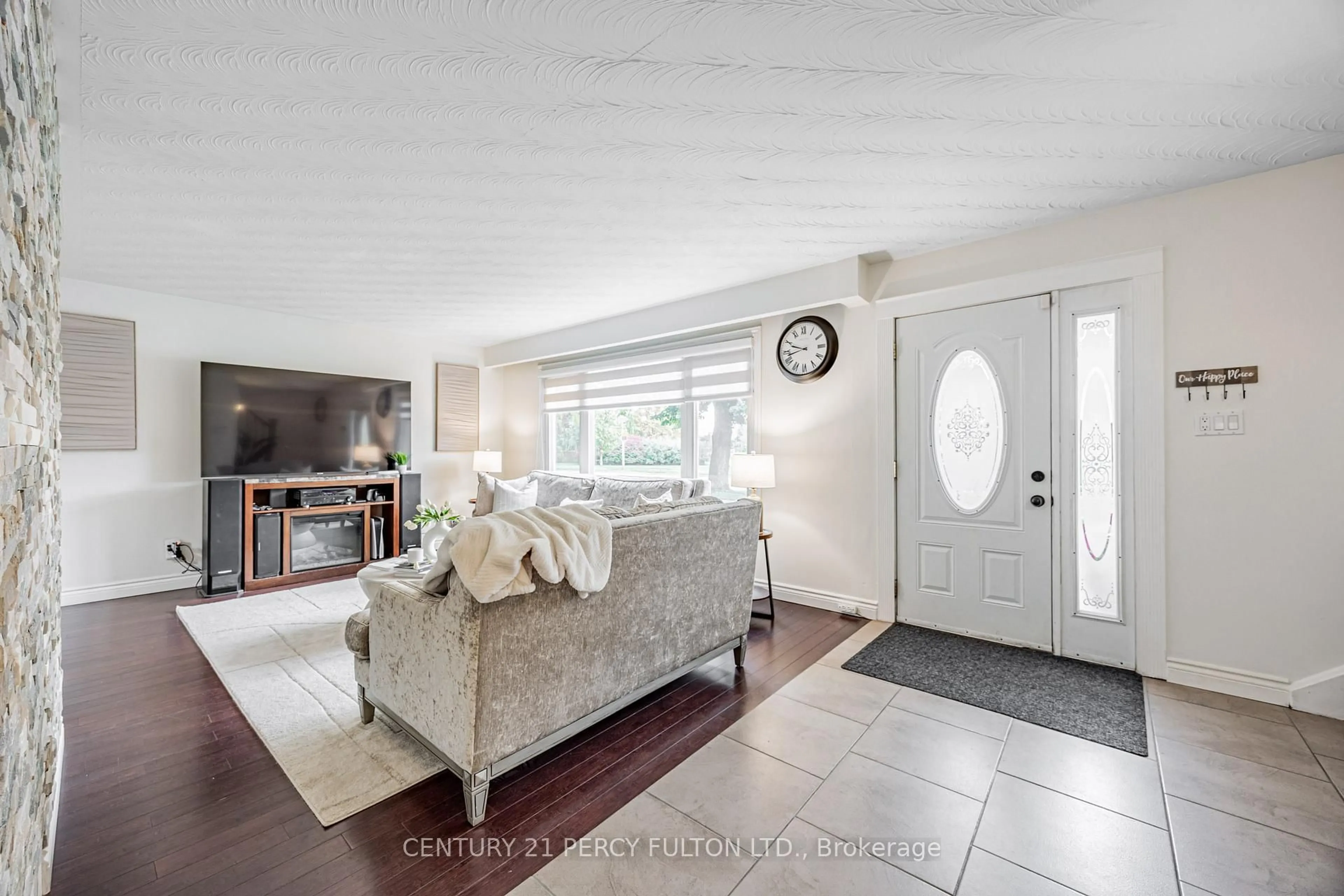 Unknown for 904 Somerville St, Oshawa Ontario L1G 4J7