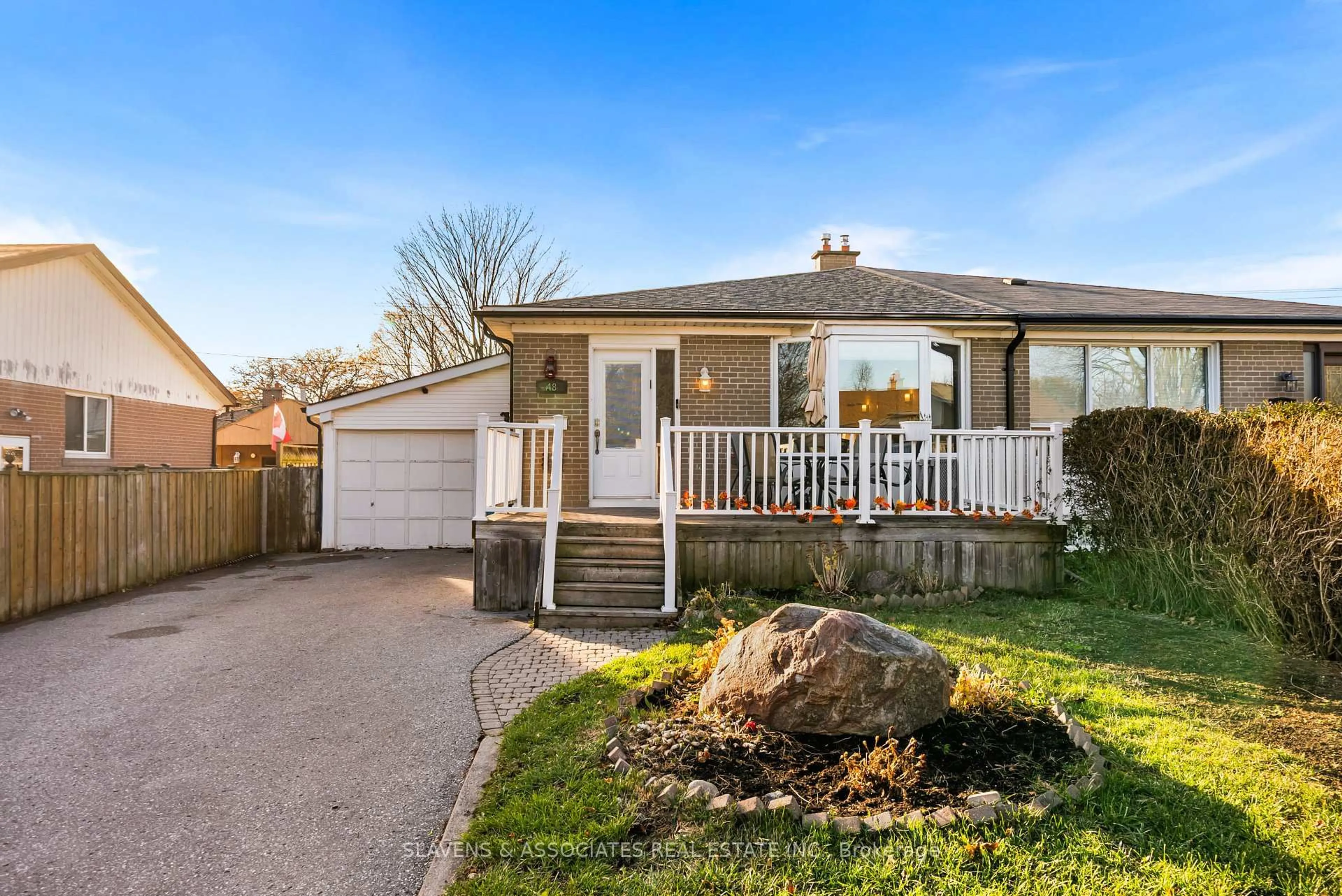 A pic from outside/outdoor area/front of a property/back of a property/a pic from drone, street for 48 Billingsgate Cres, Ajax Ontario L1S 2R8