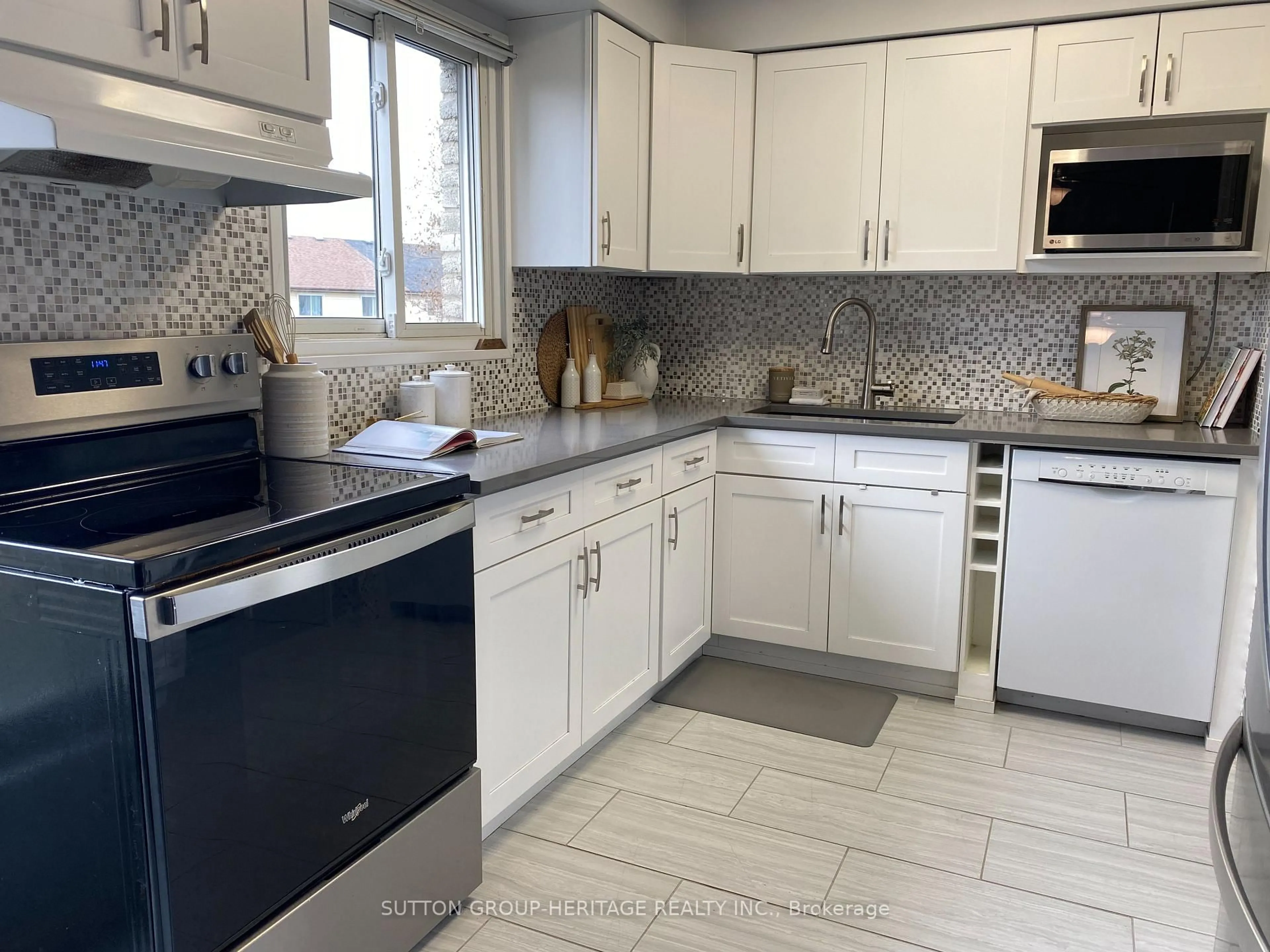 Standard kitchen, ceramic/tile floor for 221 Ormond Dr #11, Oshawa Ontario L1G 6T7