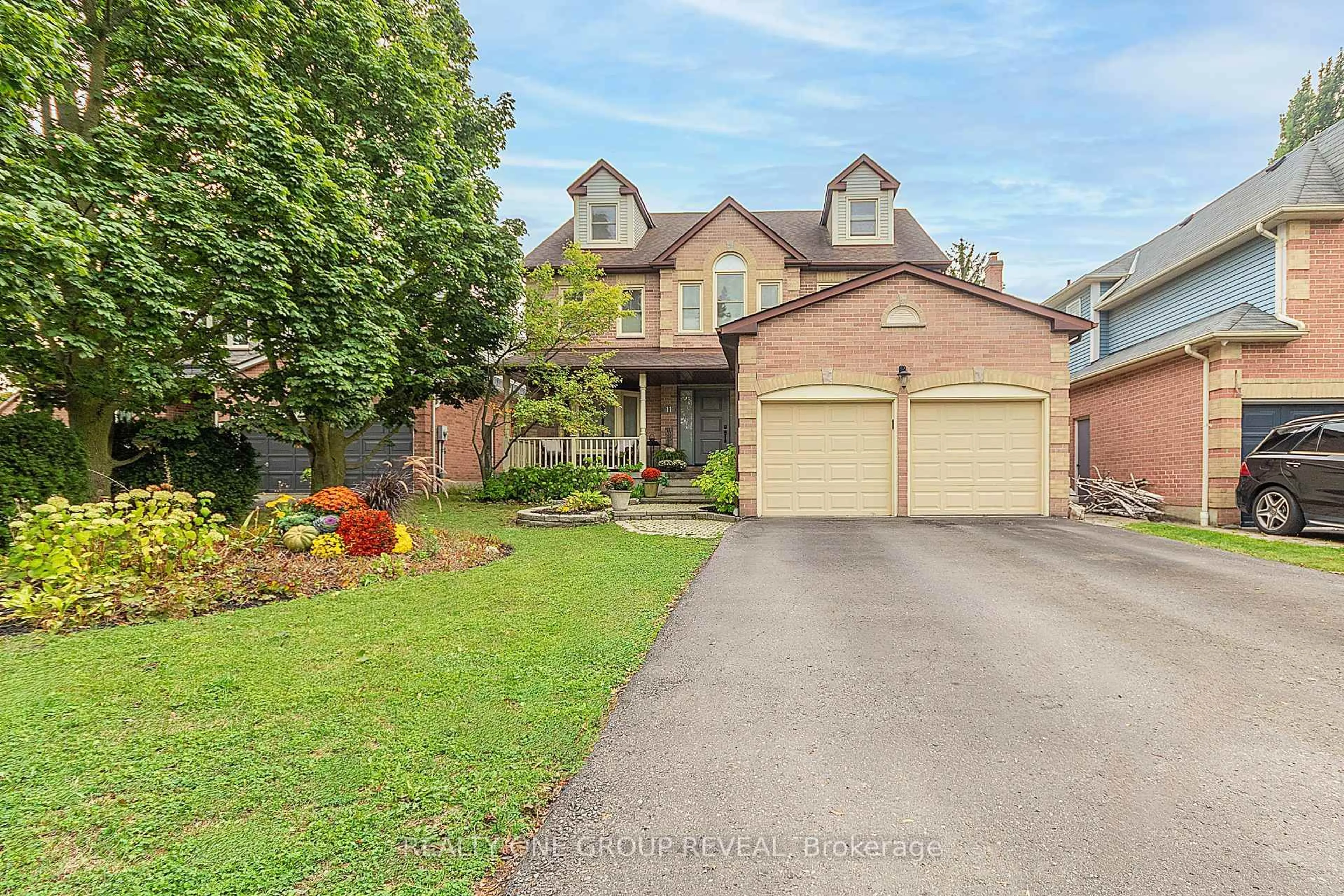 Home with brick exterior material, street for 11 Nettle's Crt, Whitby Ontario L1P 1L5