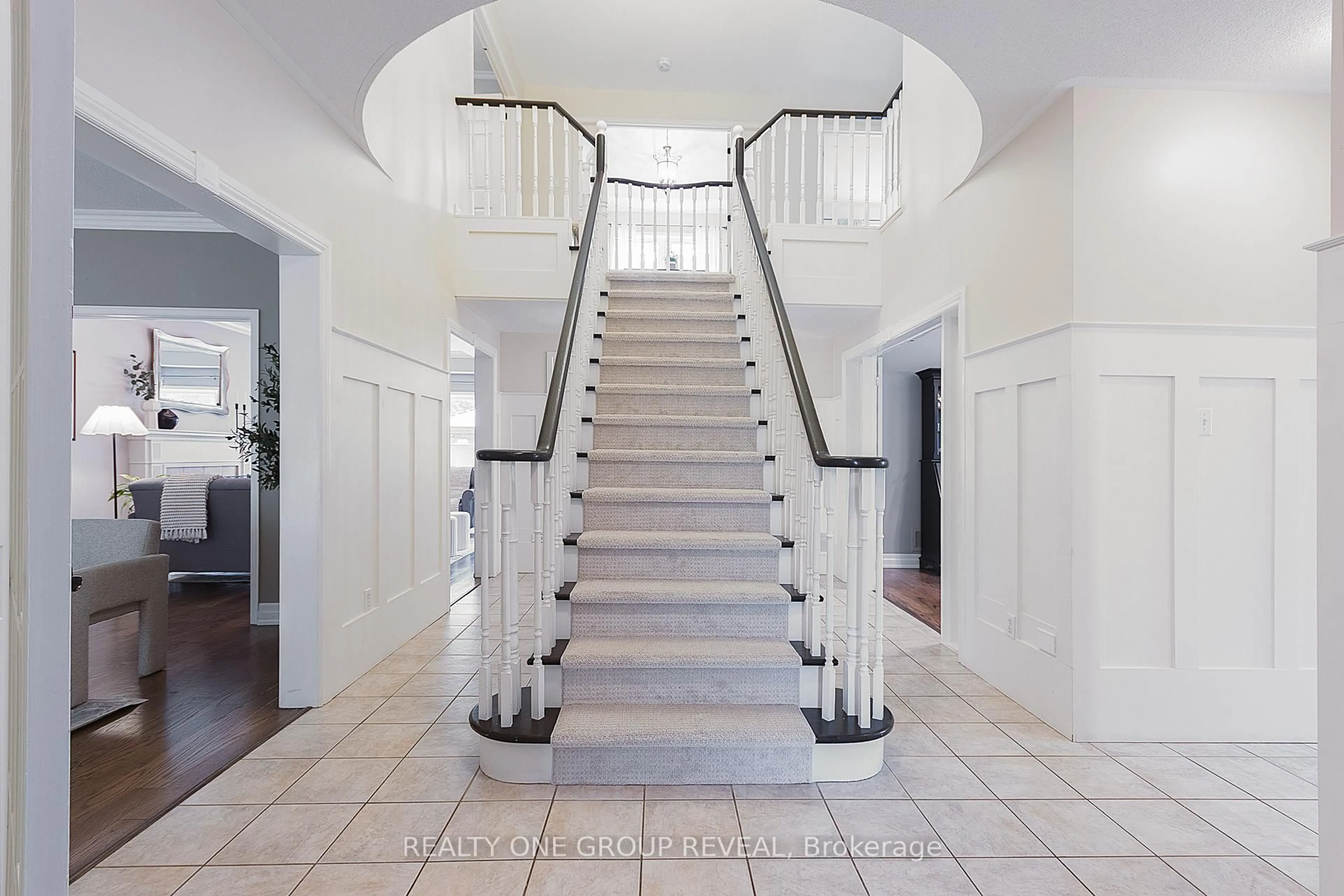 Indoor foyer for 11 Nettle's Crt, Whitby Ontario L1P 1L5