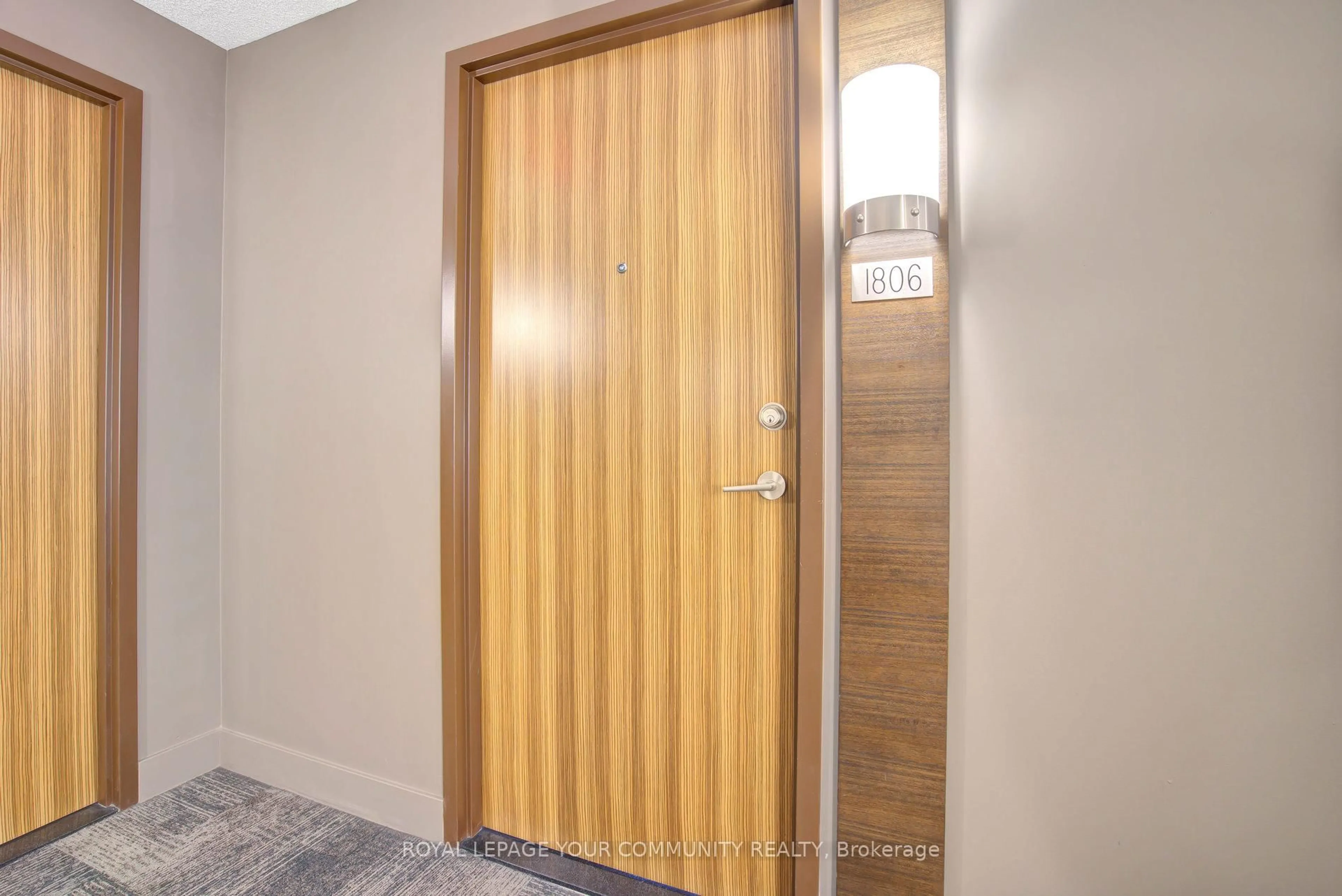 Indoor entryway for 1048 Broadview Ave #1806, Toronto Ontario M4K 2B8