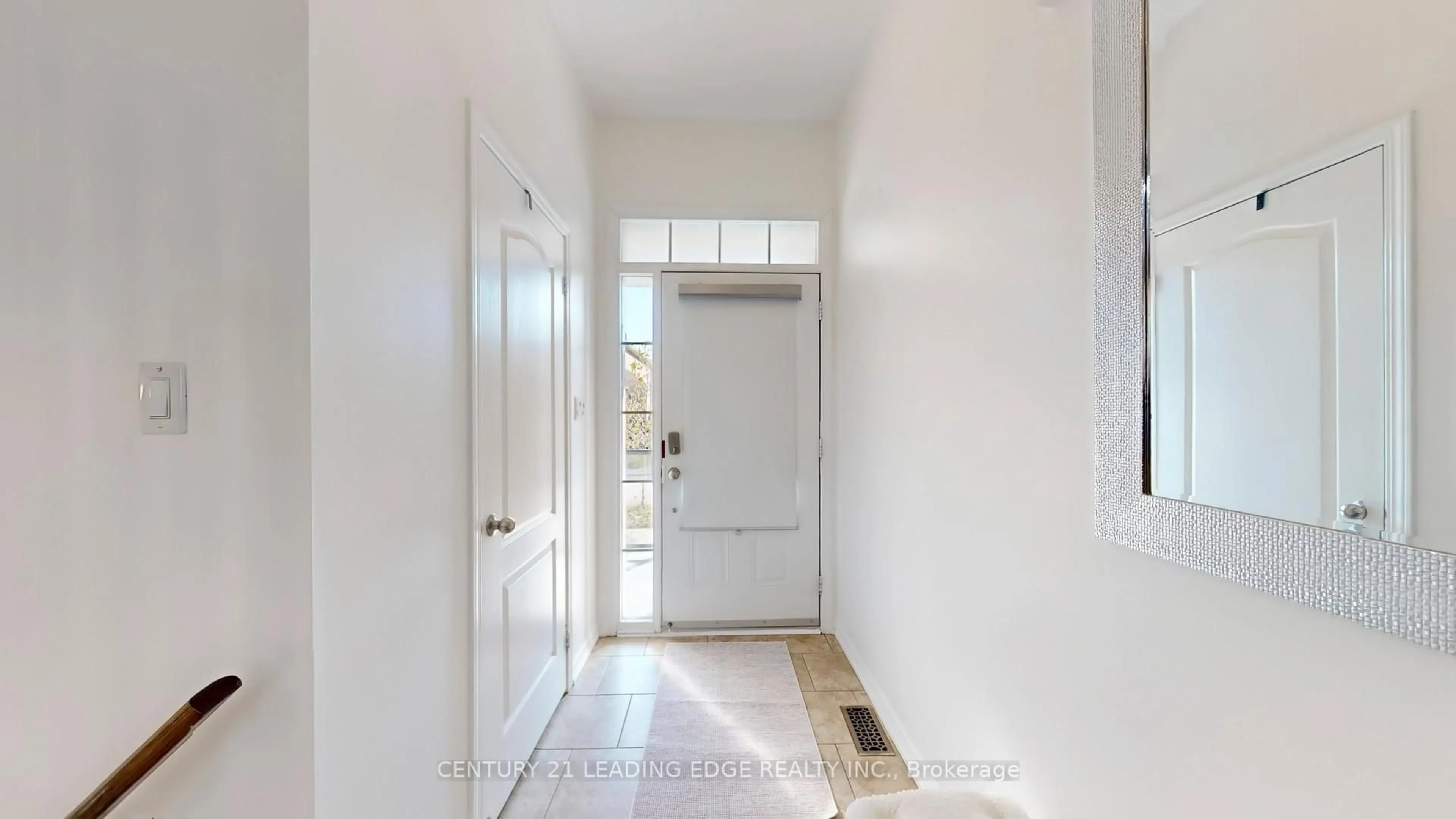Indoor entryway for 1574 Edgecroft Dr, Pickering Ontario L1V 2P8