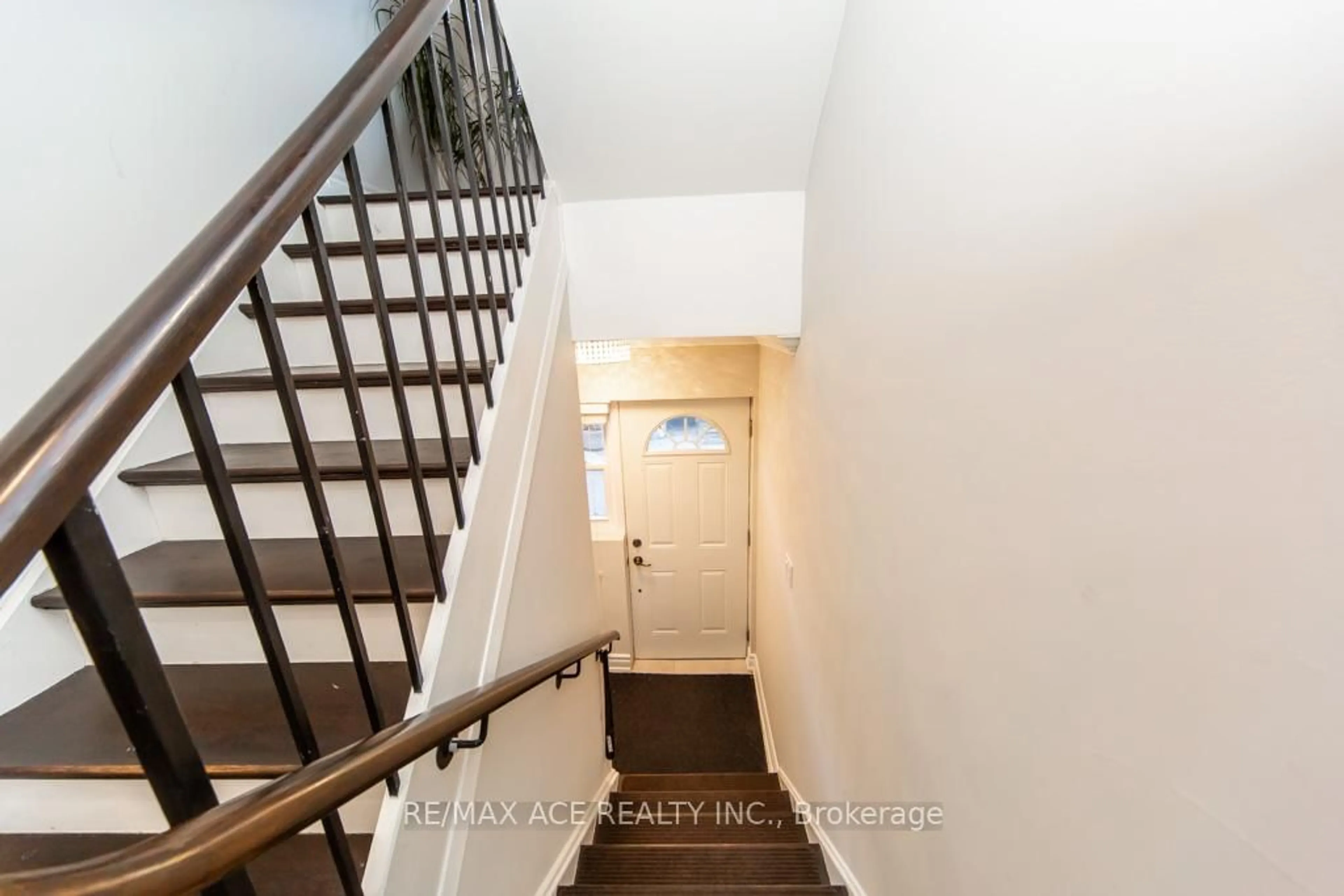 Stairs for 50 Scarborough Golf Club Rd #149, Toronto Ontario M1M 3T5