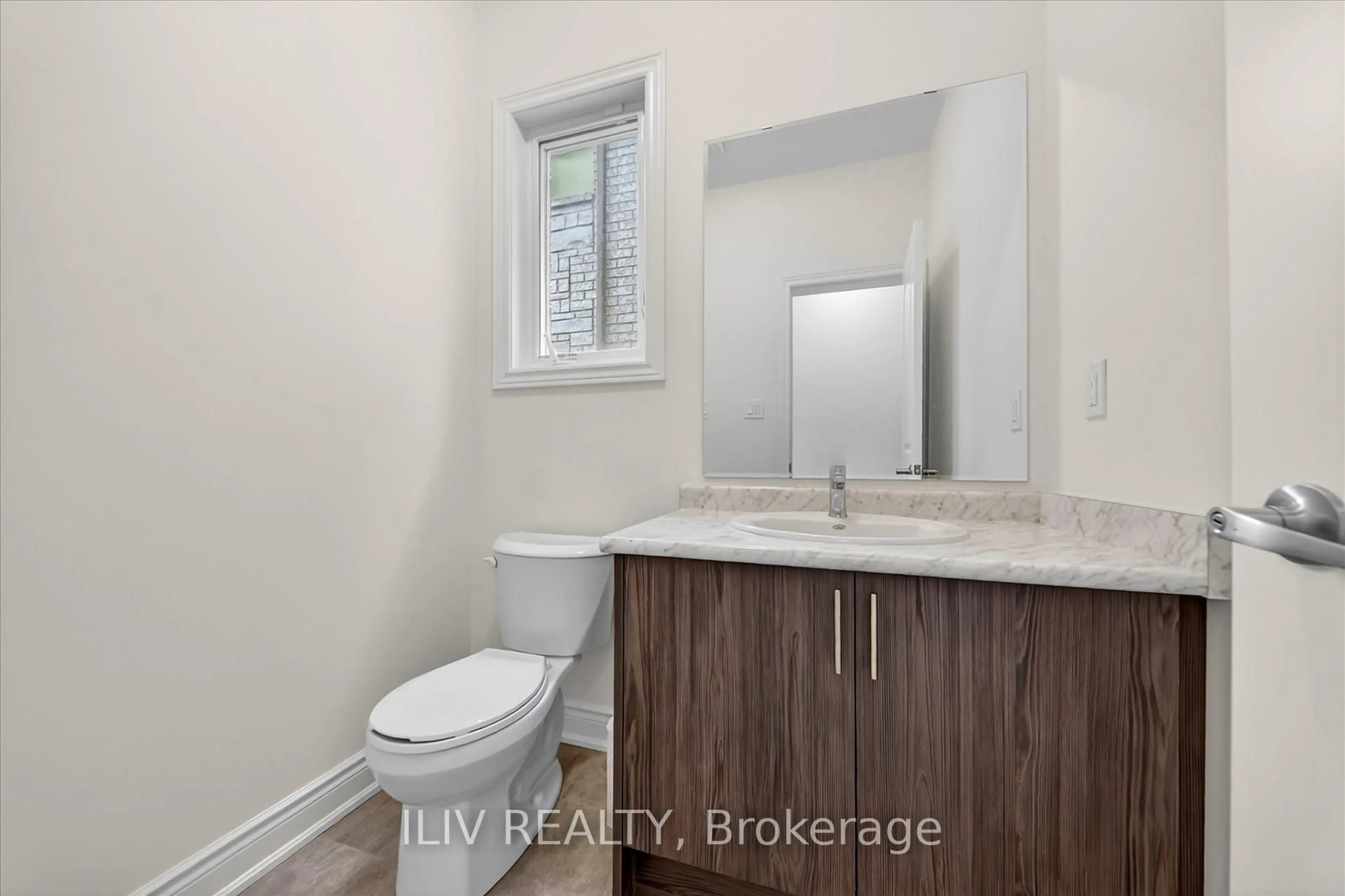 Standard bathroom, unknown for 2247 Crystal Dr, Oshawa Ontario L1L 0W7