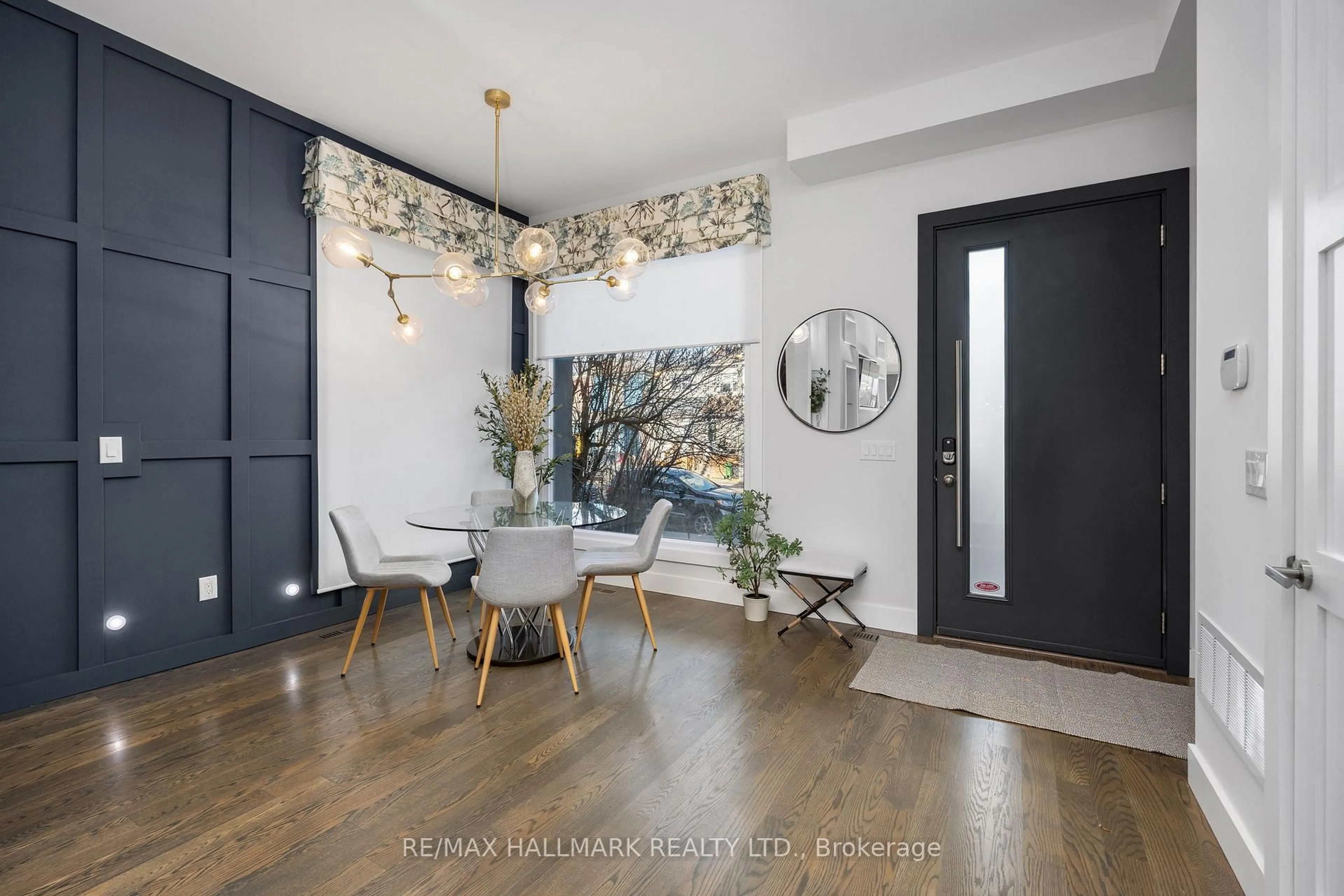 Indoor entryway for 1549 Dundas St, Toronto Ontario M4L 1K6