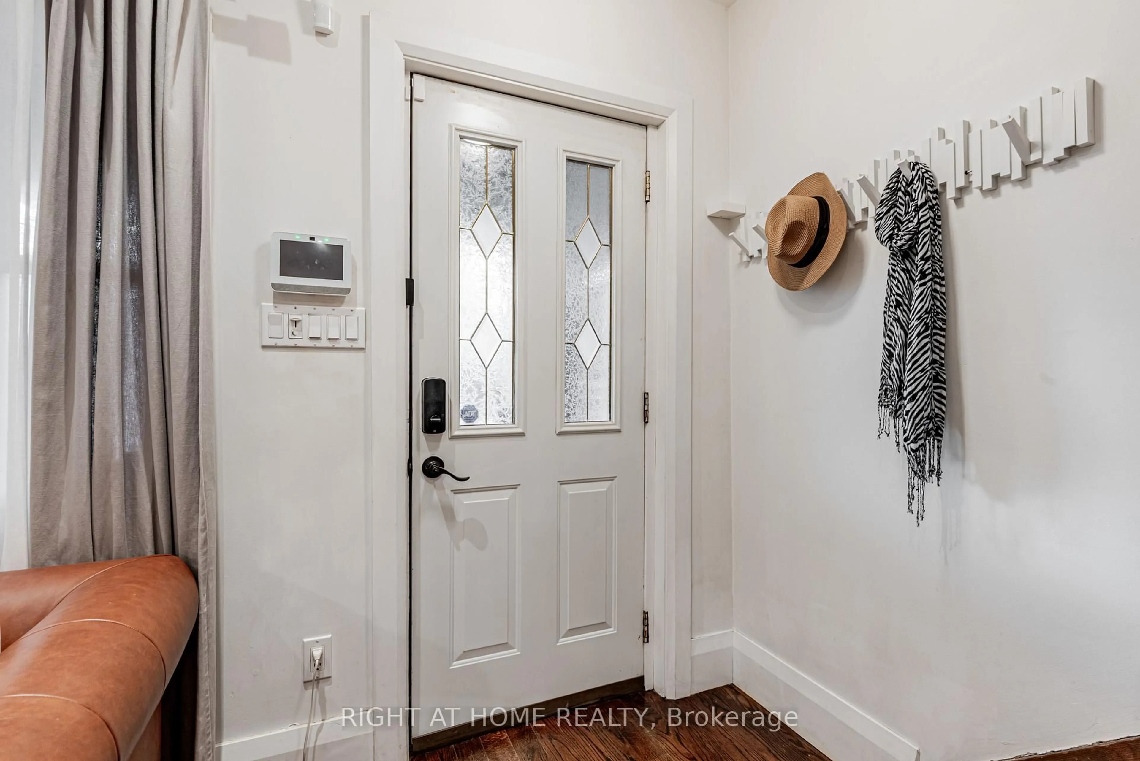Indoor entryway for 75 Rushbrooke Ave, Toronto Ontario M4M 3A8