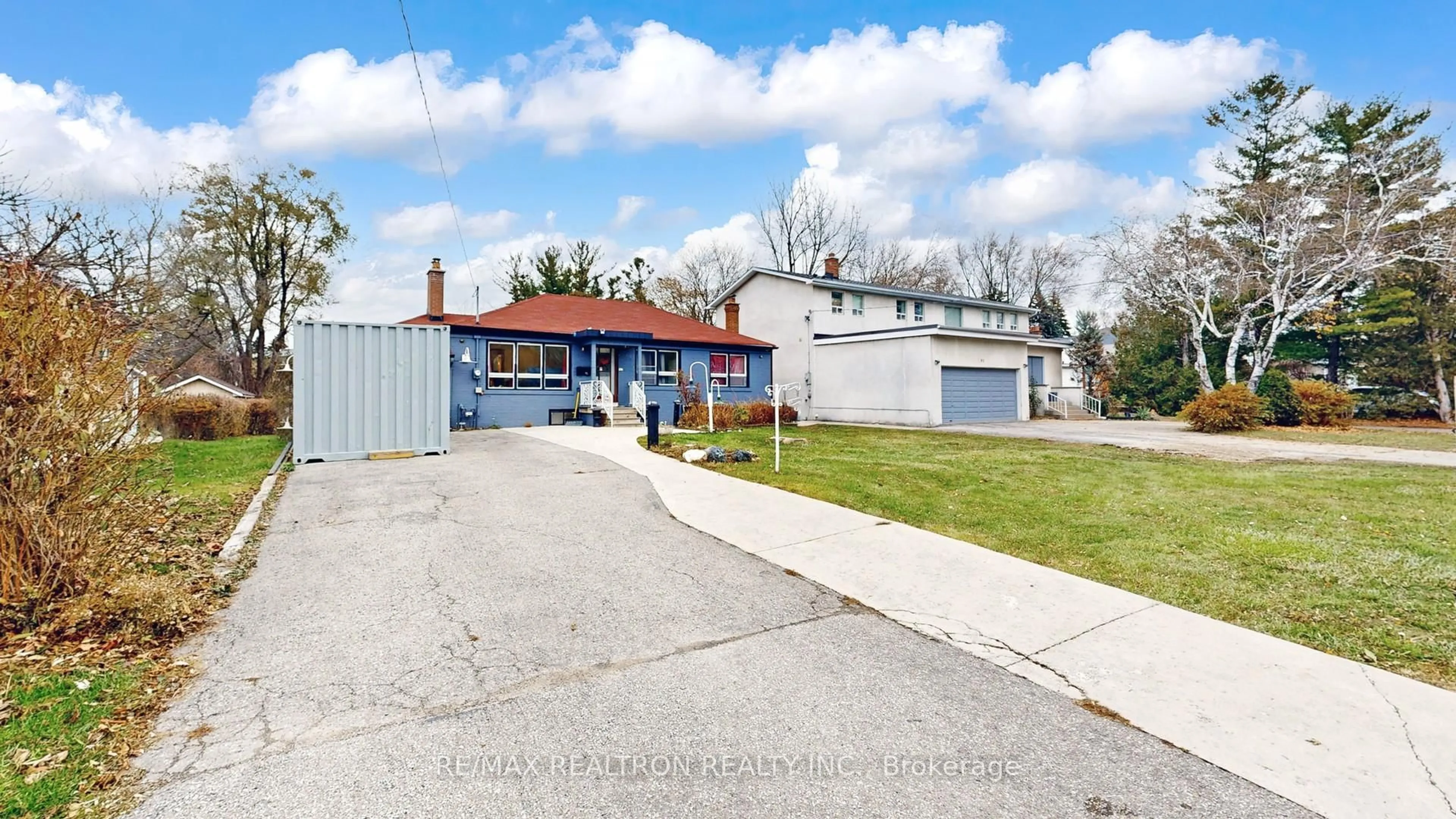 A pic from outside/outdoor area/front of a property/back of a property/a pic from drone, street for 95 Reidmount Ave, Toronto Ontario M1S 1B6