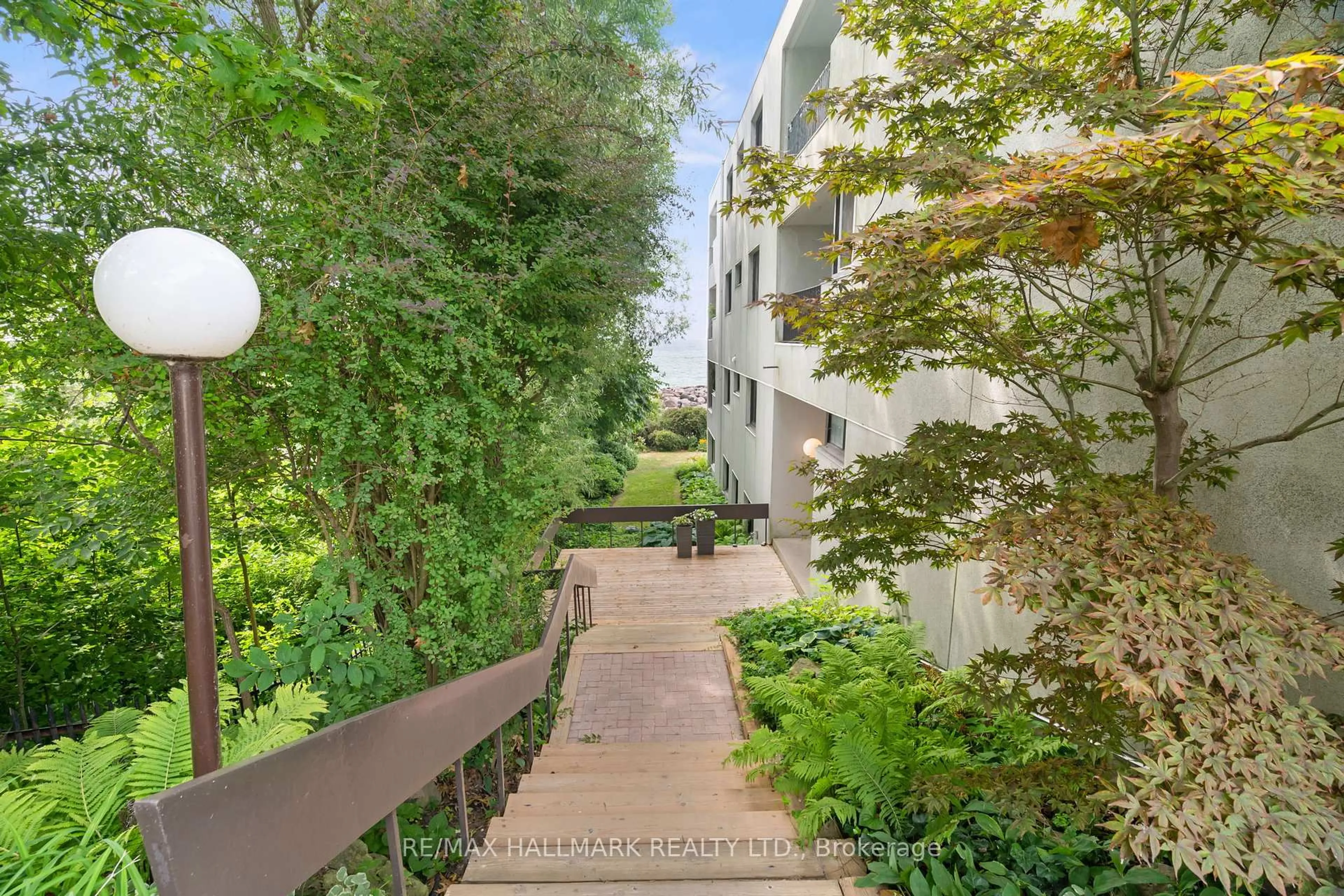 Patio, street for 2 Nursewood Rd #6, Toronto Ontario M4E 3R8