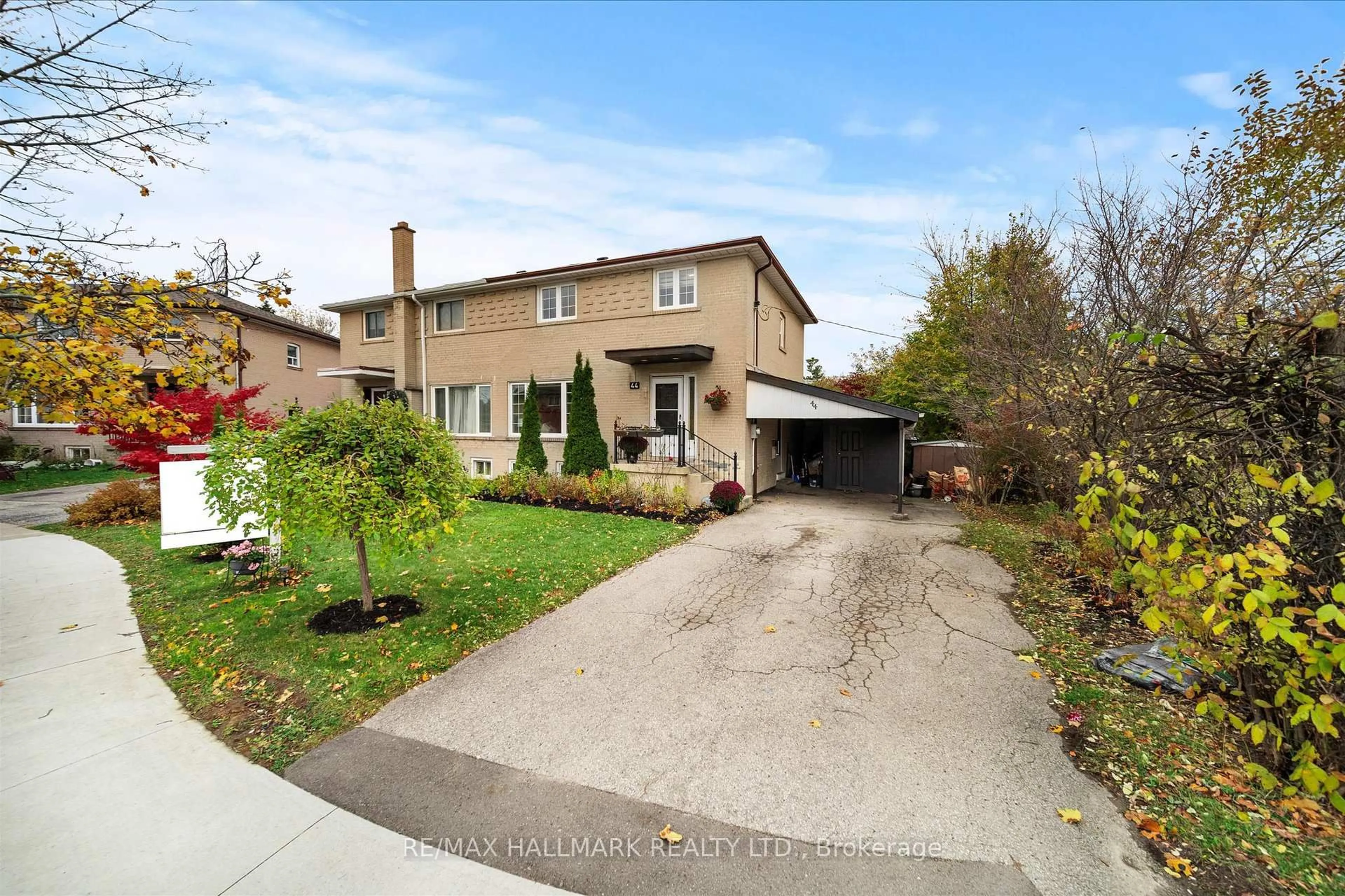 A pic from outside/outdoor area/front of a property/back of a property/a pic from drone, street for 44 Athenia Crt, Toronto Ontario M1E 2C1