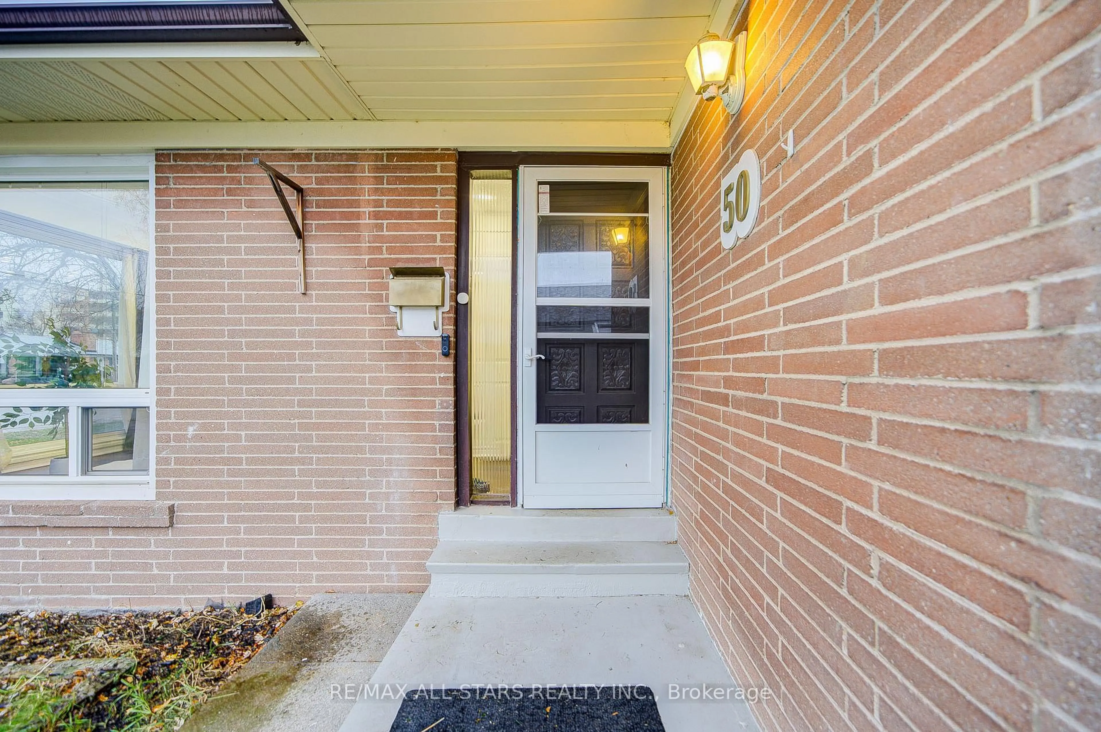 Indoor entryway for 50 Mooregate Ave, Toronto Ontario M1K 3V7