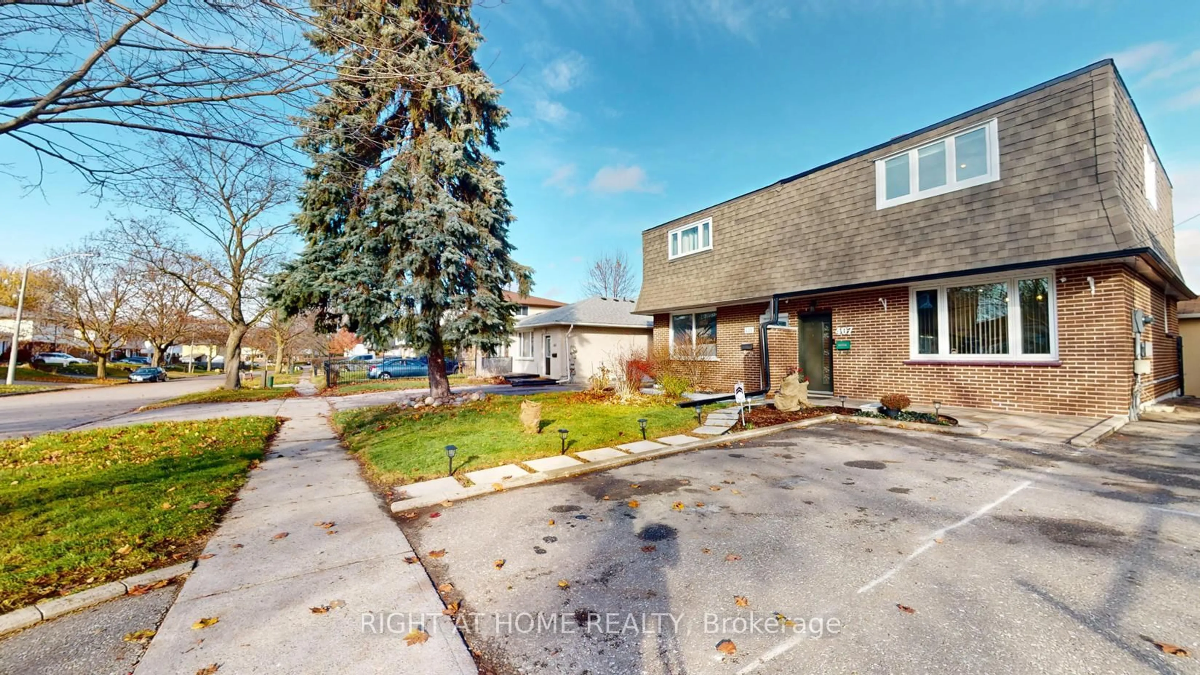 A pic from outside/outdoor area/front of a property/back of a property/a pic from drone, street for 407 Maplewood Dr, Oshawa Ontario L1G 5R7