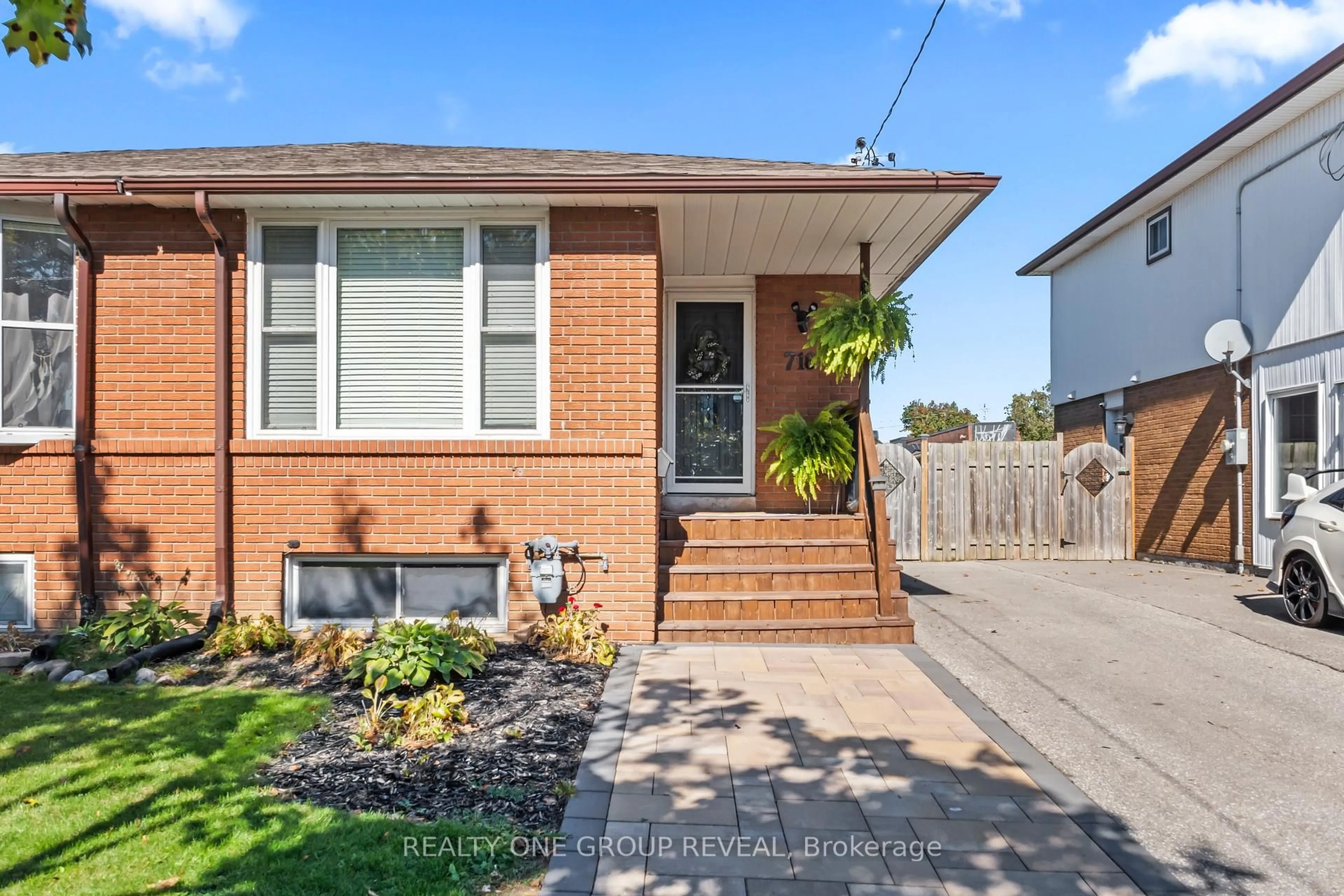 Home with brick exterior material, street for 716 Kenora Ave, Oshawa Ontario L1J 1K6
