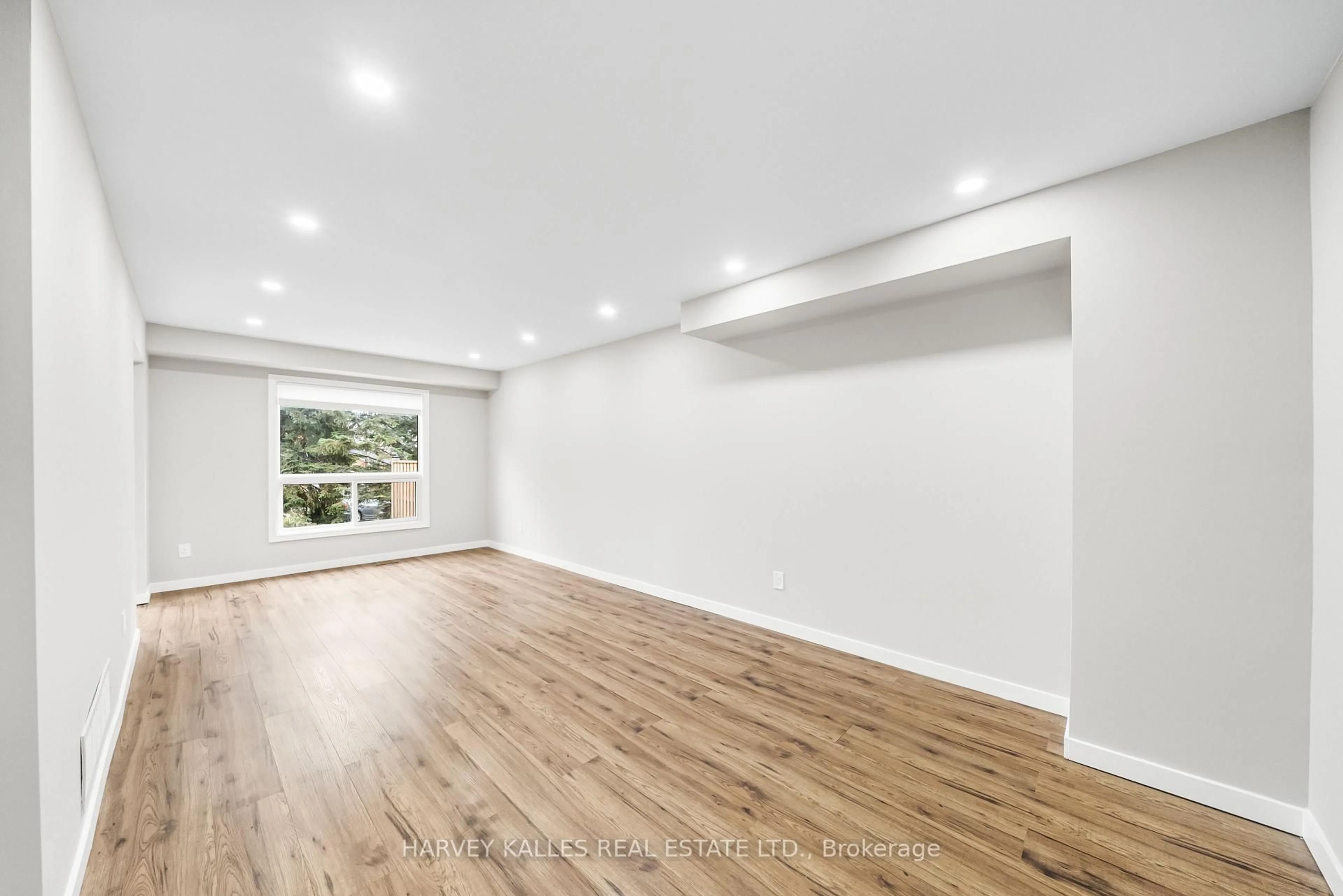 A pic of a room for 10 Bassett Blvd #221, Whitby Ontario L1N 9C8