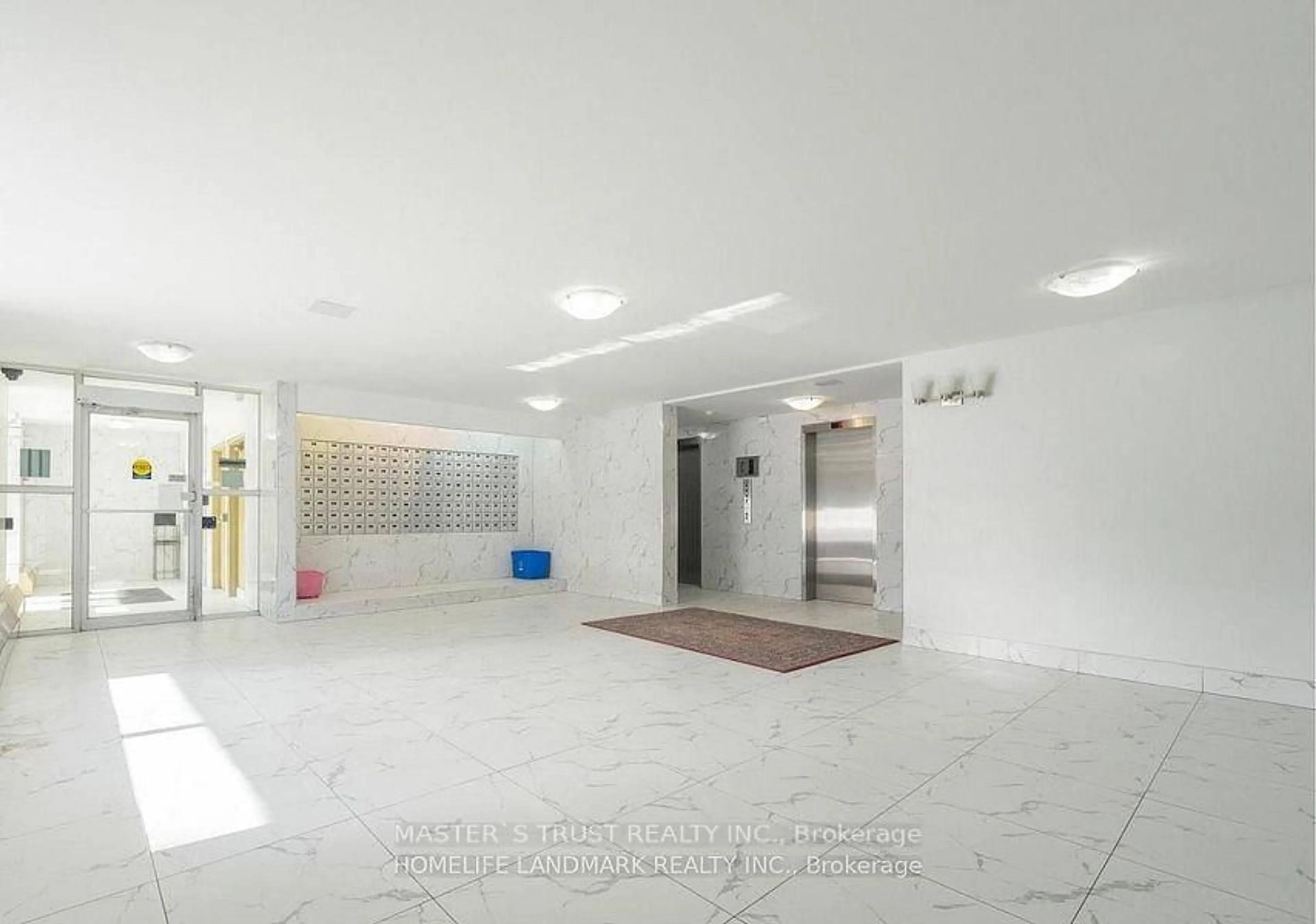 Indoor foyer for 100 Dundalk Dr #1003, Toronto Ontario M1P 4V2