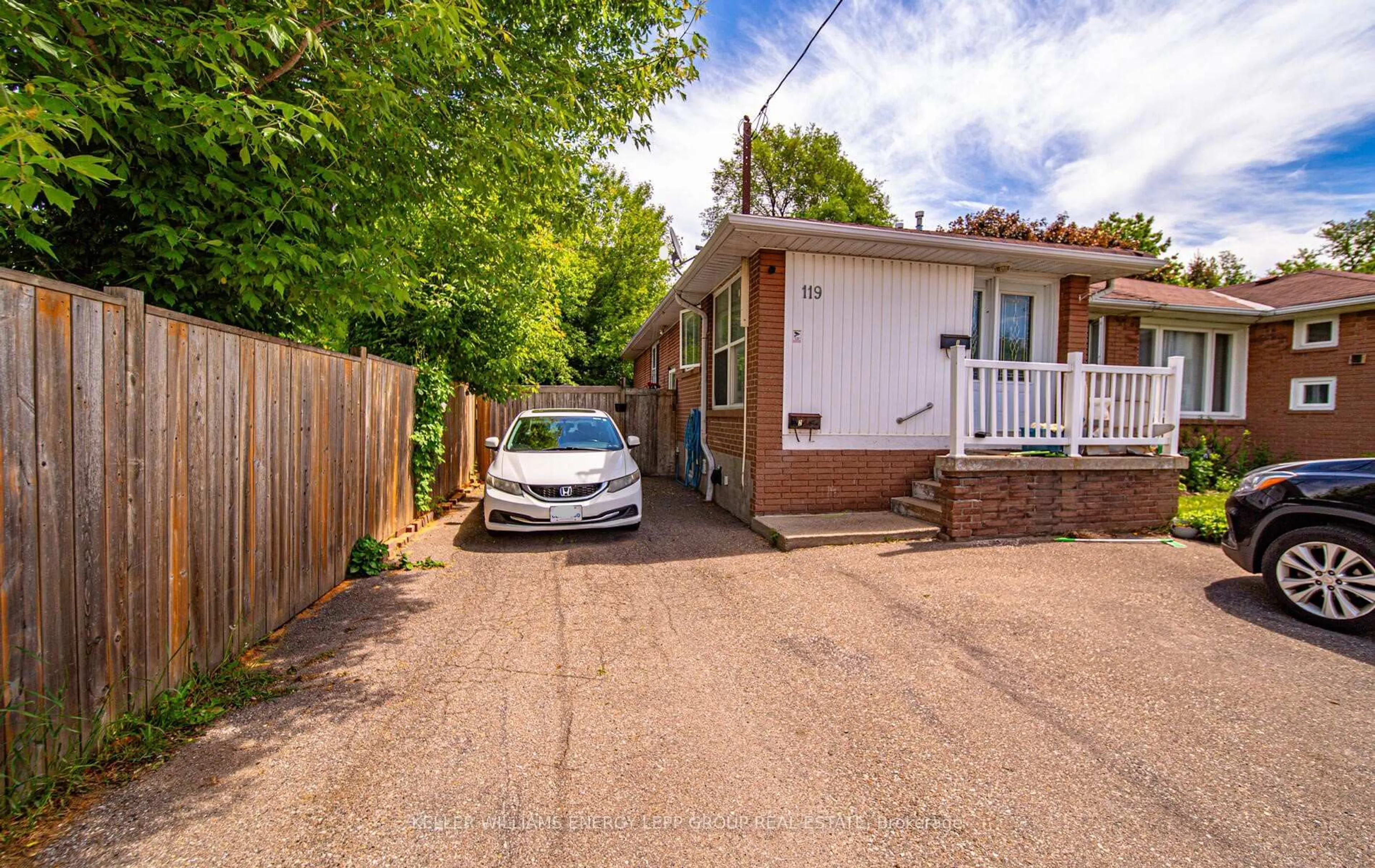 A pic from outside/outdoor area/front of a property/back of a property/a pic from drone, street for 119 & 121 Lupin Dr, Whitby Ontario L1N 1X9