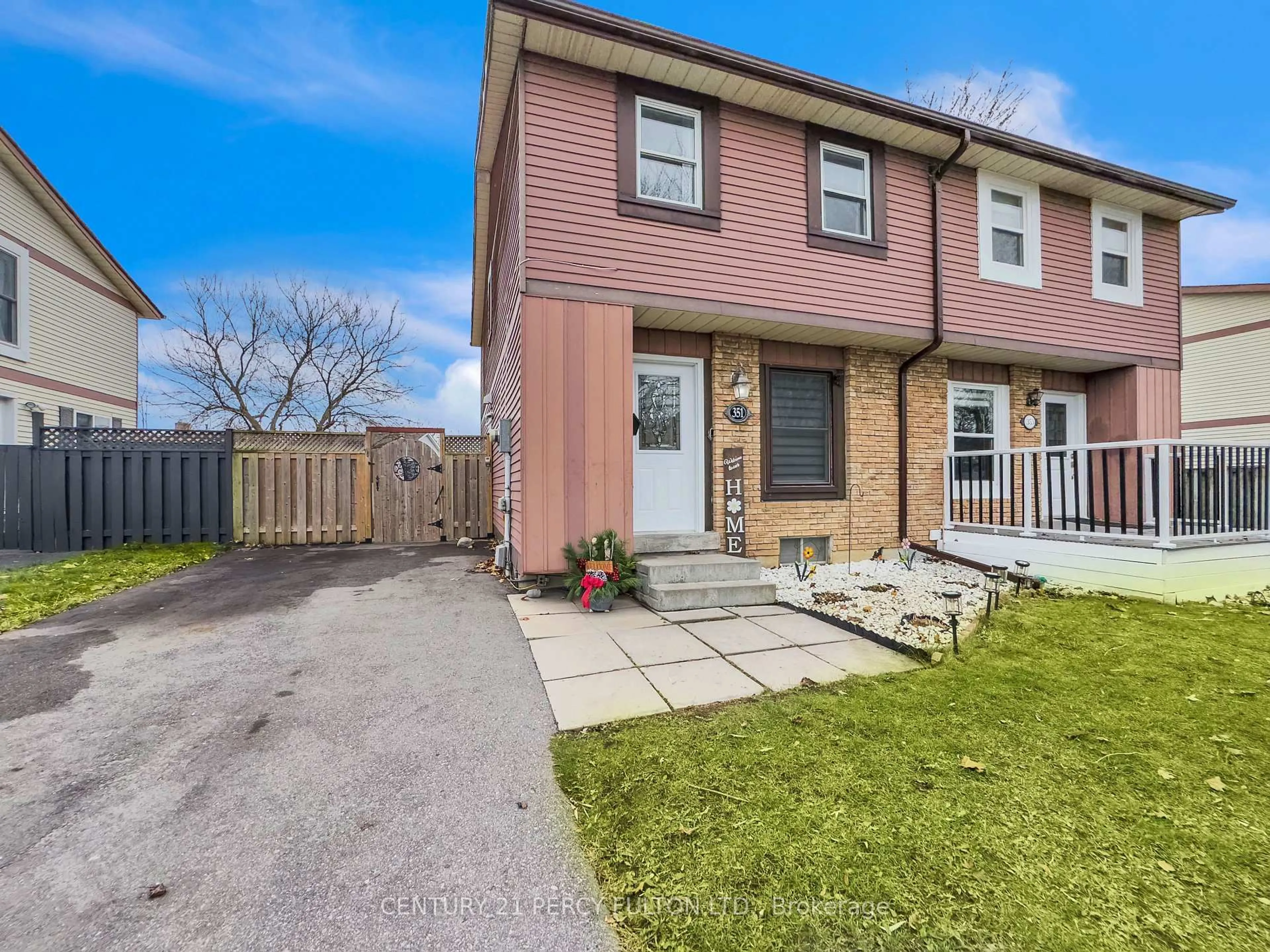 A pic from outside/outdoor area/front of a property/back of a property/a pic from drone, street for 351 Pompano Crt, Oshawa Ontario L1K 1M9