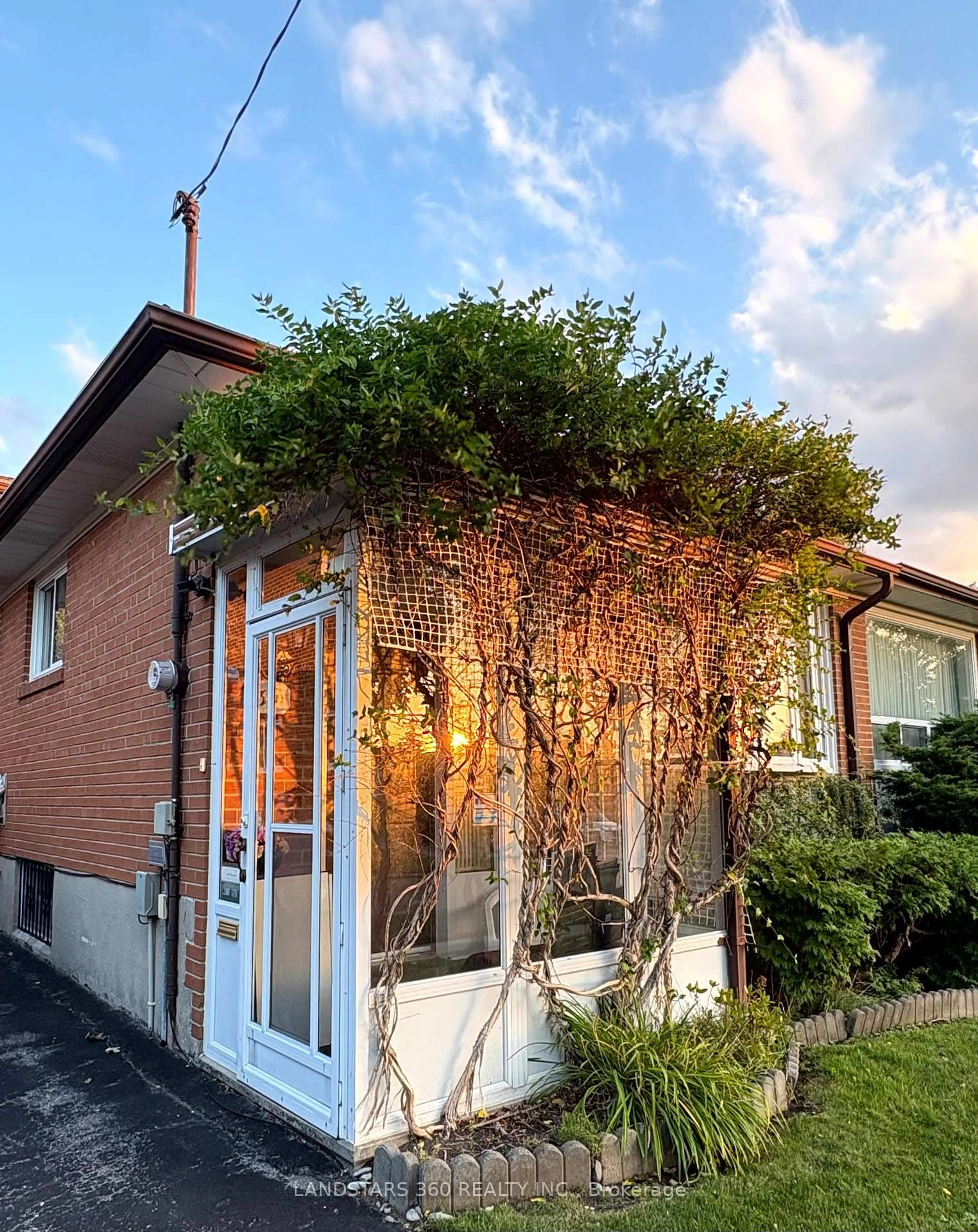 Home with brick exterior material, street for 33 Pitfield Rd, Toronto Ontario M1S 1X9