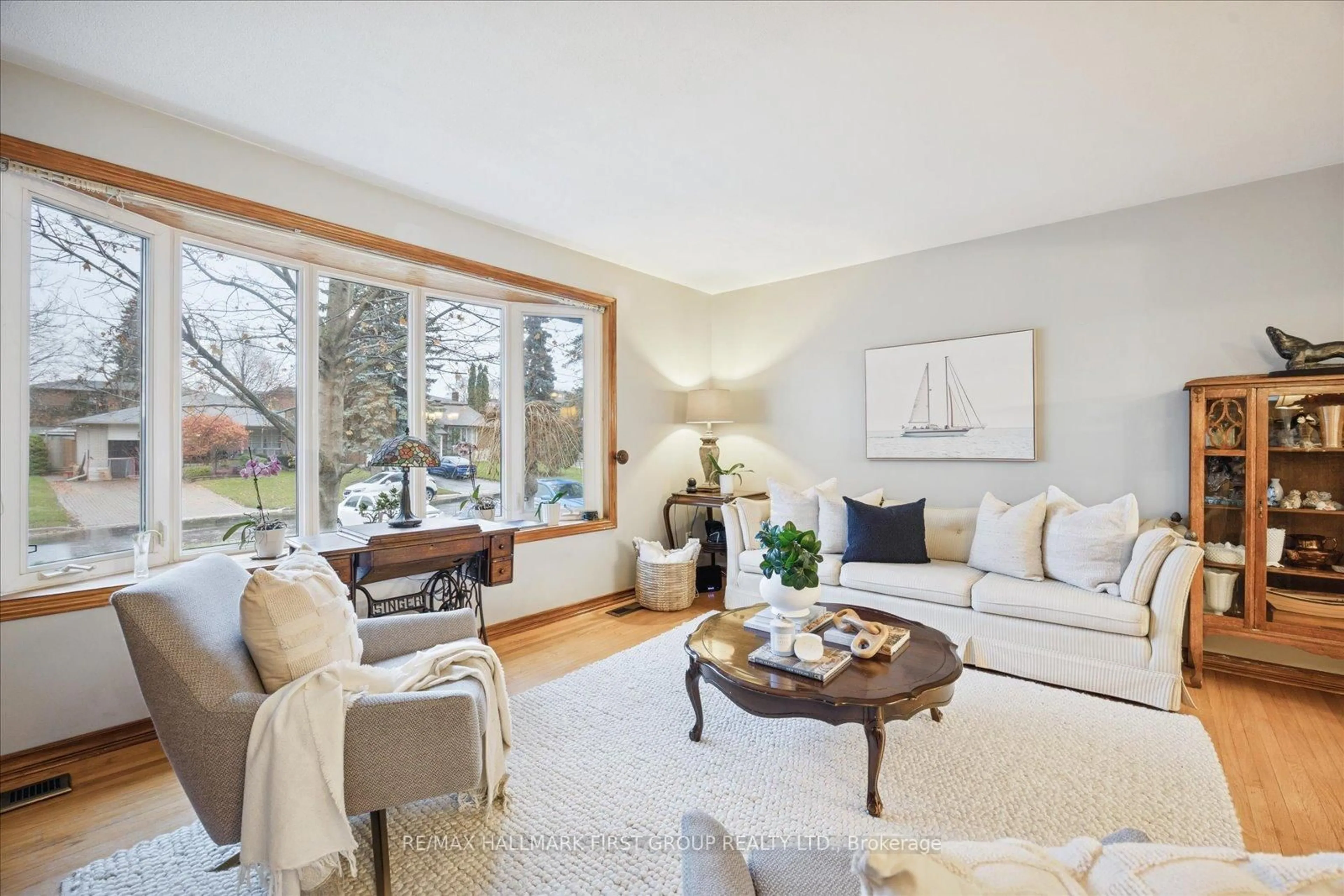 Living room with furniture, unknown for 446 Bernhard Cres, Oshawa Ontario L1G 2B8