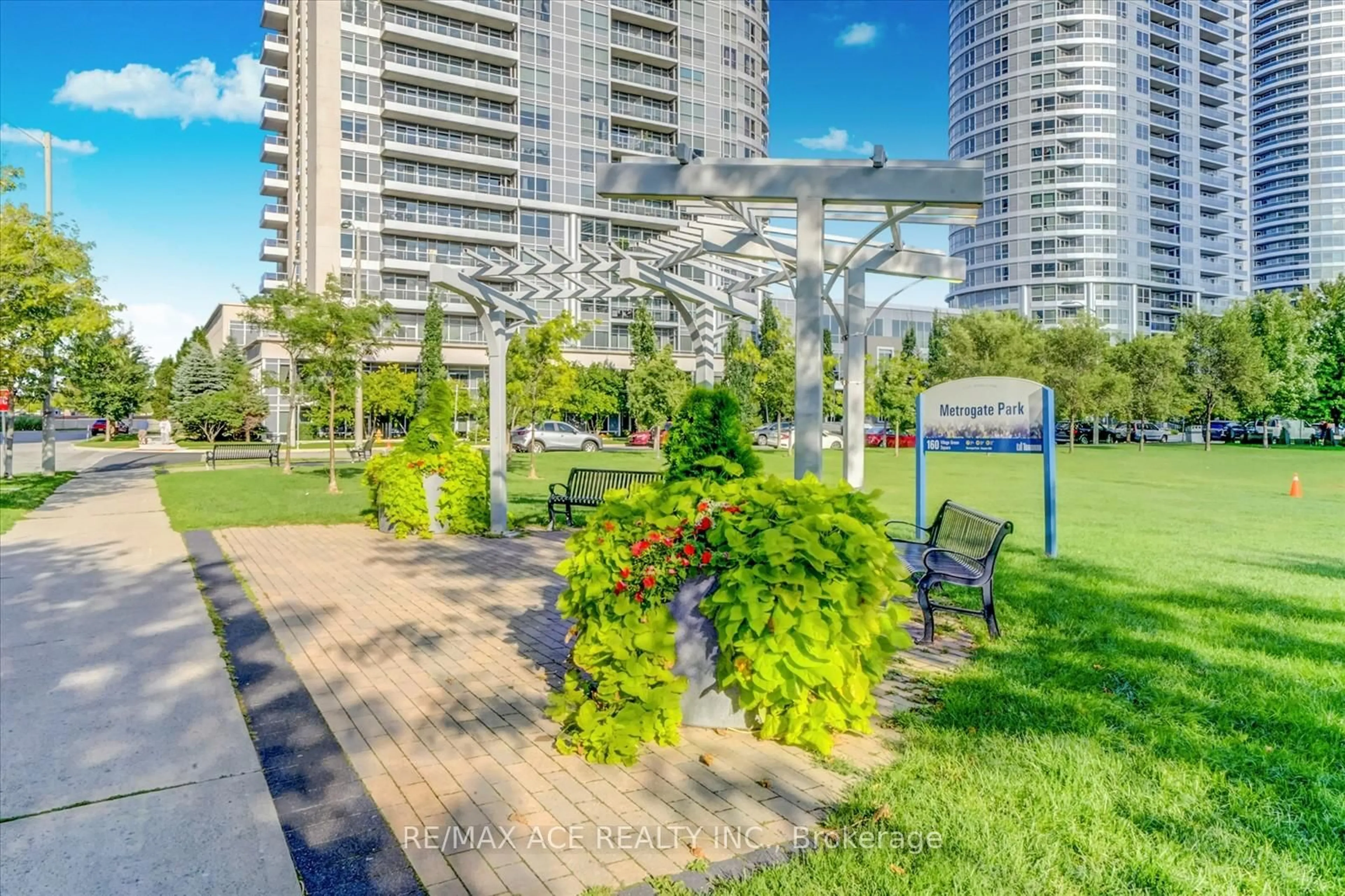 Patio, water/lake/river/ocean view for 275 Village Green Sq #1323, Toronto Ontario M1S 0L8