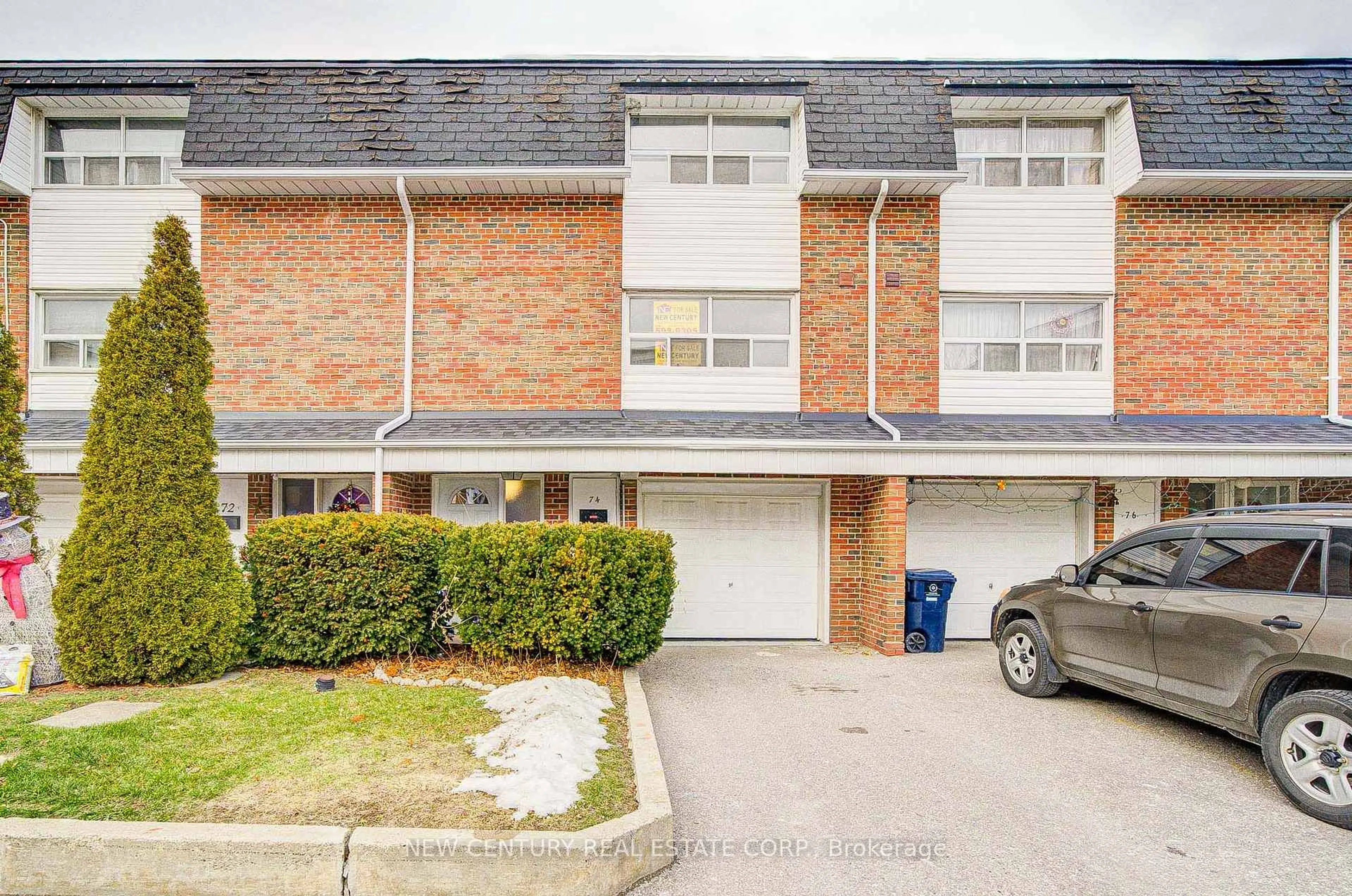 A pic from outside/outdoor area/front of a property/back of a property/a pic from drone, street for 74 Trailridge Cres, Toronto Ontario M1E 4C5
