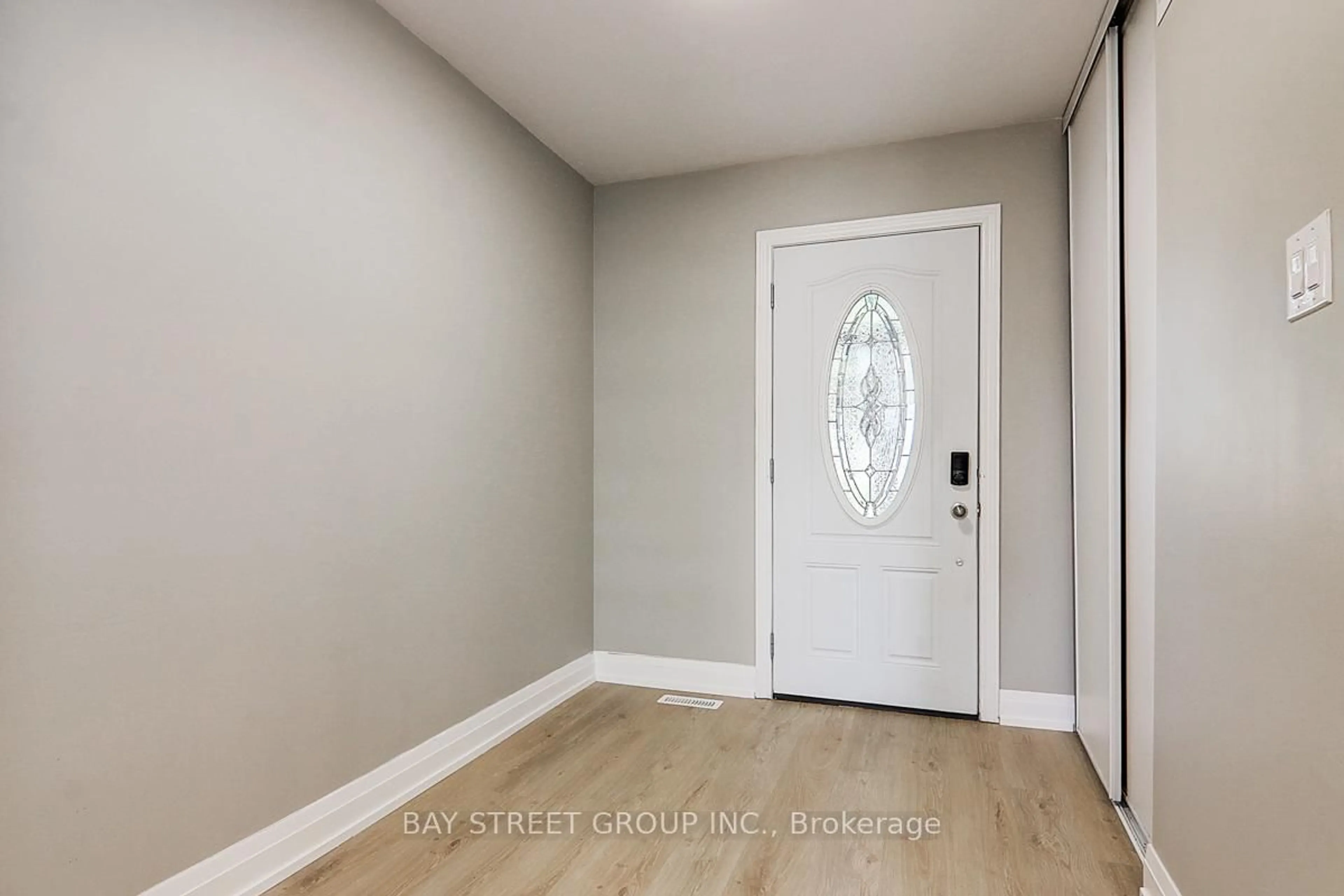 Indoor entryway for 17 Newdawn Cres, Toronto Ontario M1V 1J8
