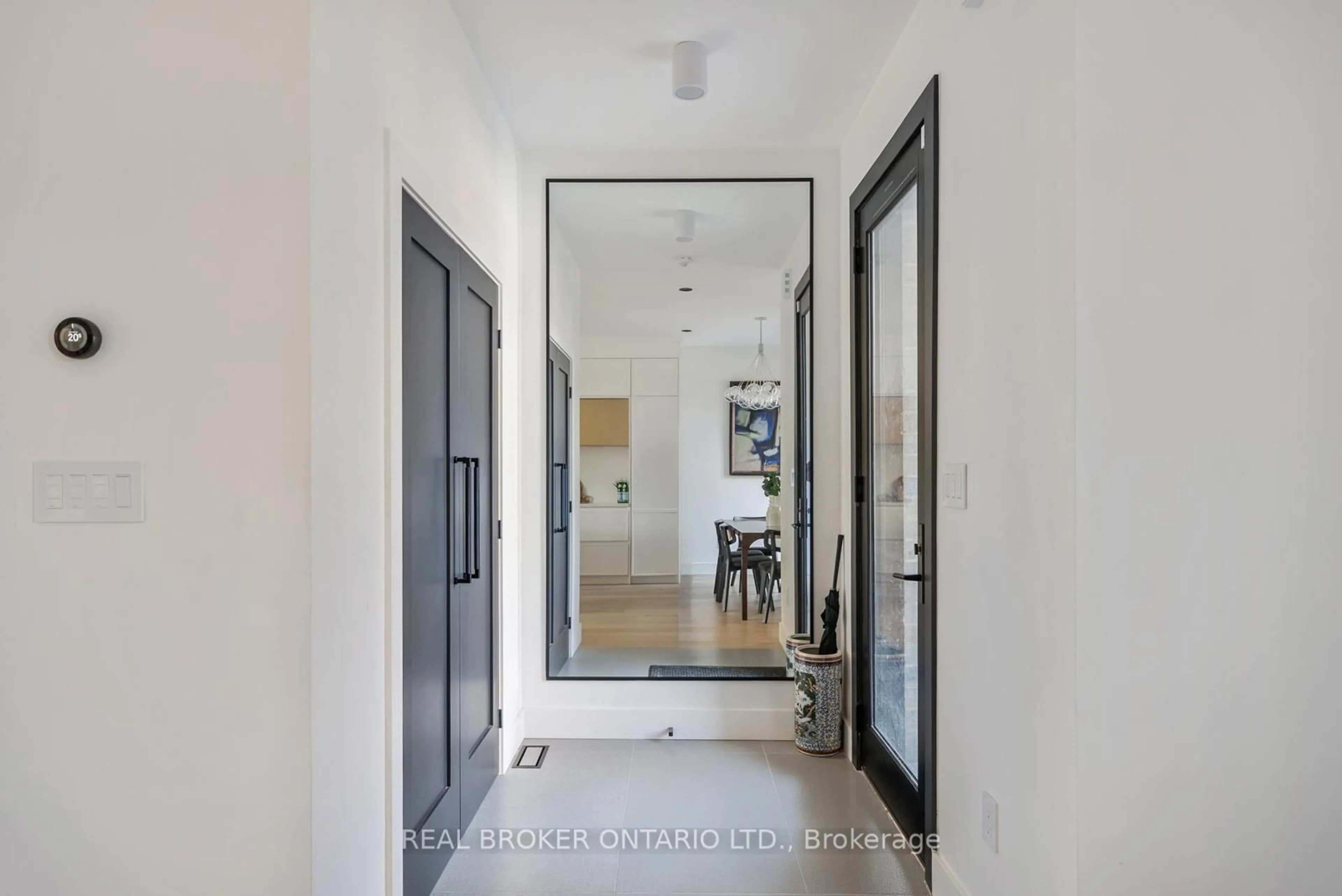 Indoor entryway for 203 Oak Park Ave, Toronto Ontario M4C 4N2
