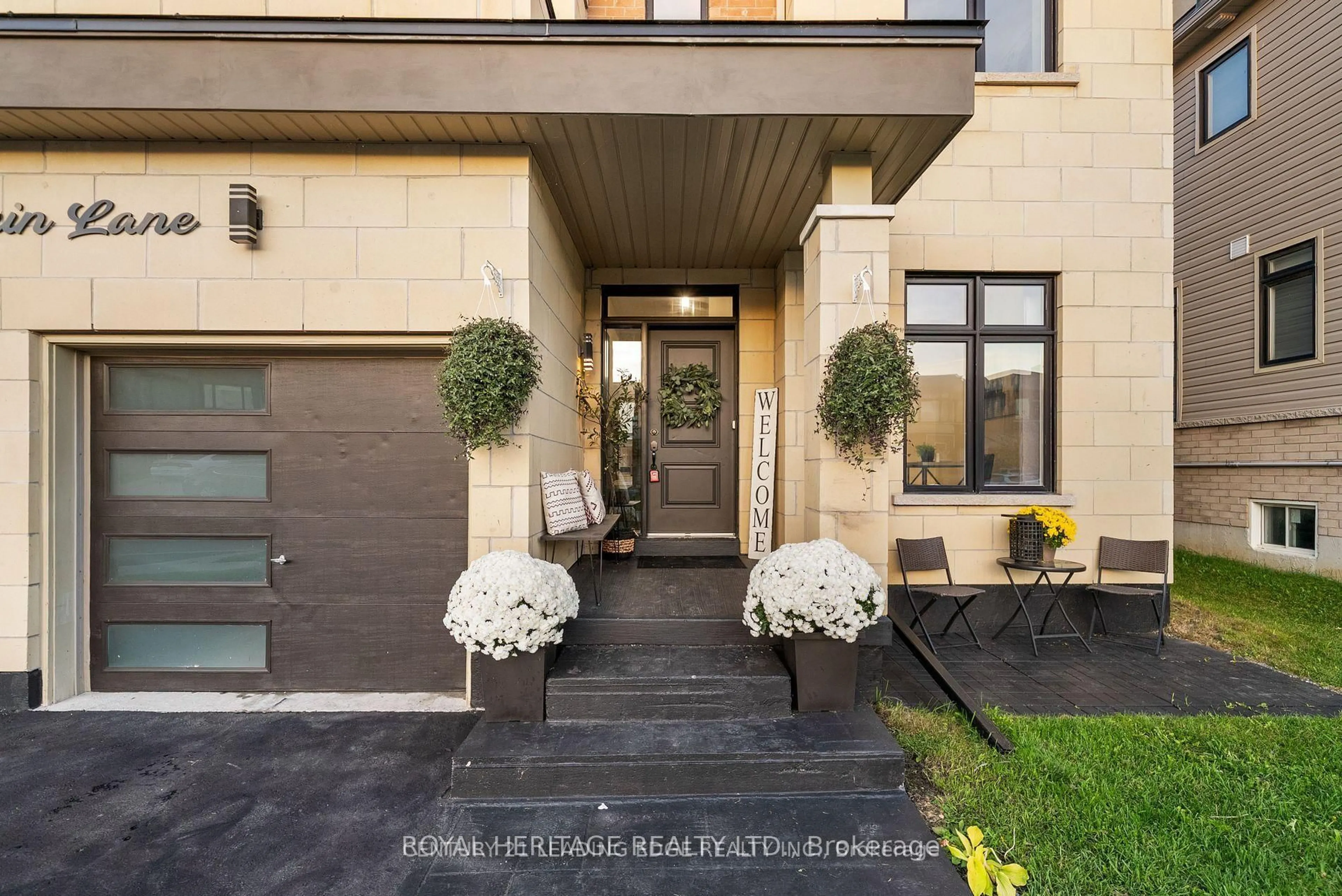 Indoor entryway for 15 Larkin Lane, Clarington Ontario L1C 4A7