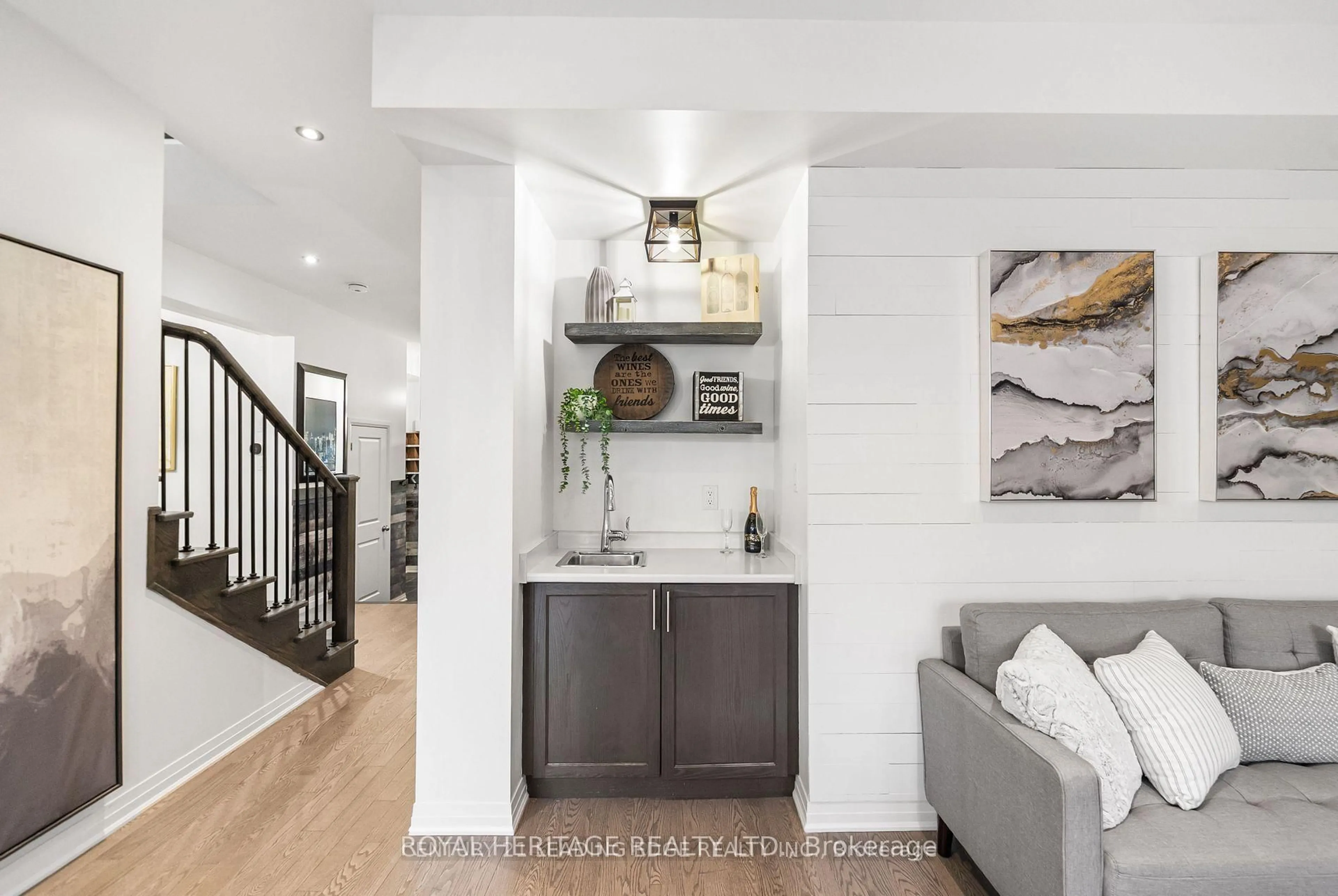 Indoor entryway for 15 Larkin Lane, Clarington Ontario L1C 4A7